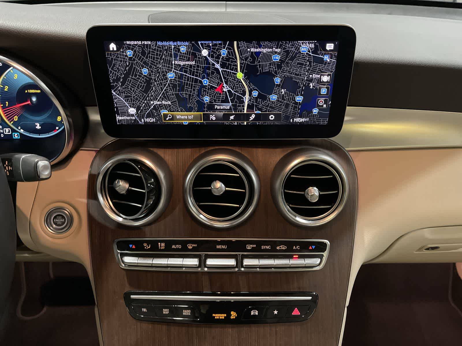 Thumbnail: 2022 Mercedes-Benz GLC - 28