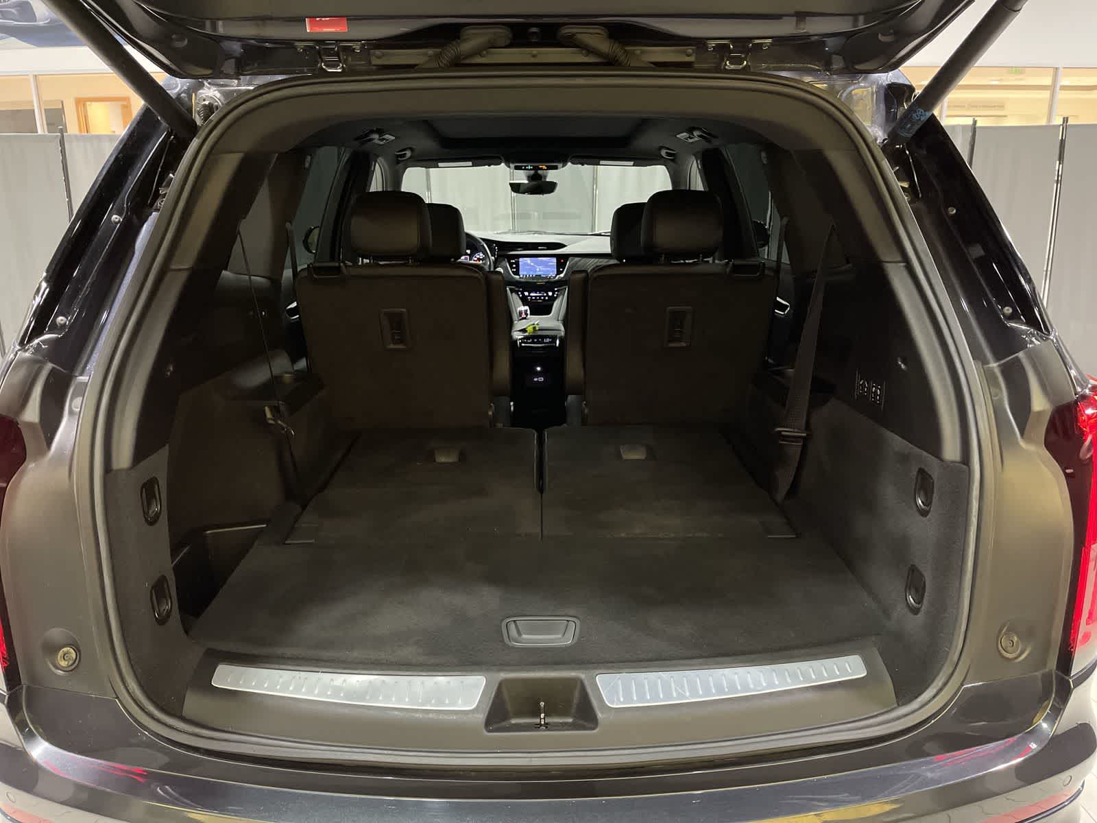 Thumbnail: 2022 Cadillac XT6 - 31