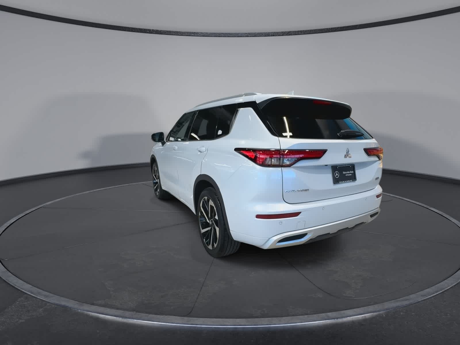 Thumbnail: 2022 Mitsubishi Outlander - 9