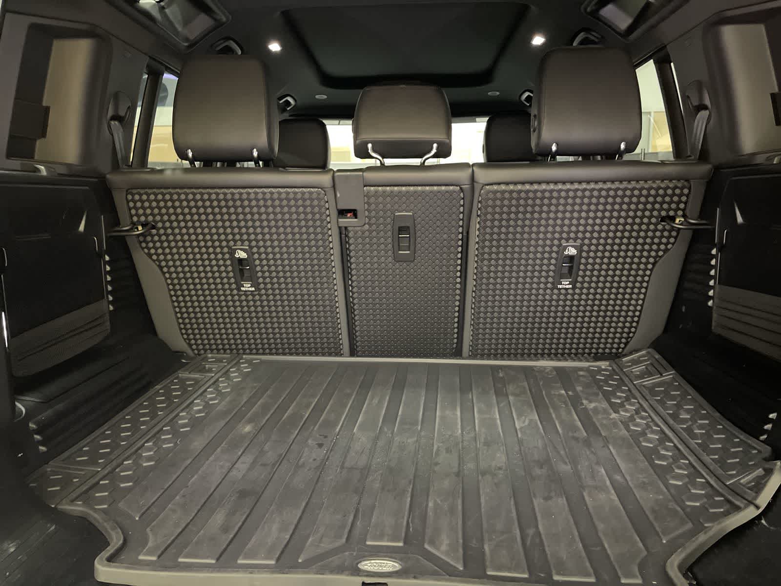 Thumbnail: 2023 Land Rover Defender - 31