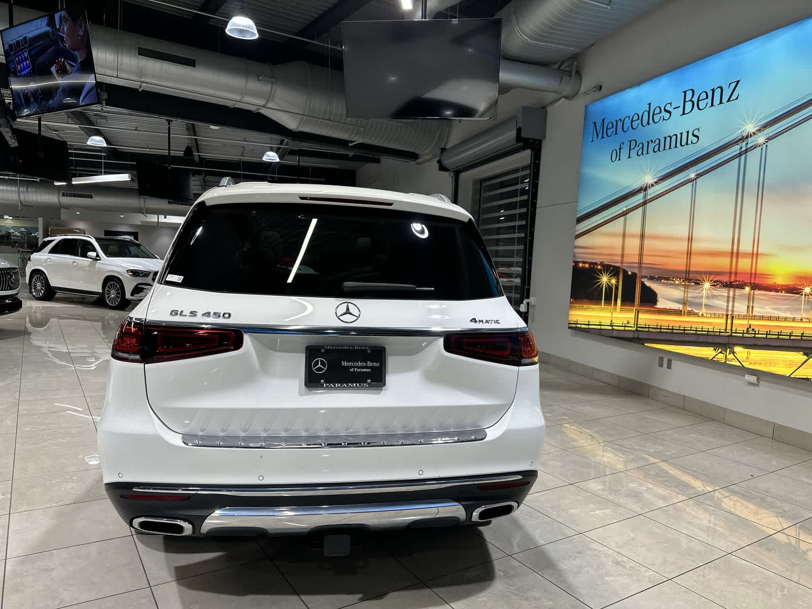 Thumbnail: 2023 Mercedes-Benz GLS - 17