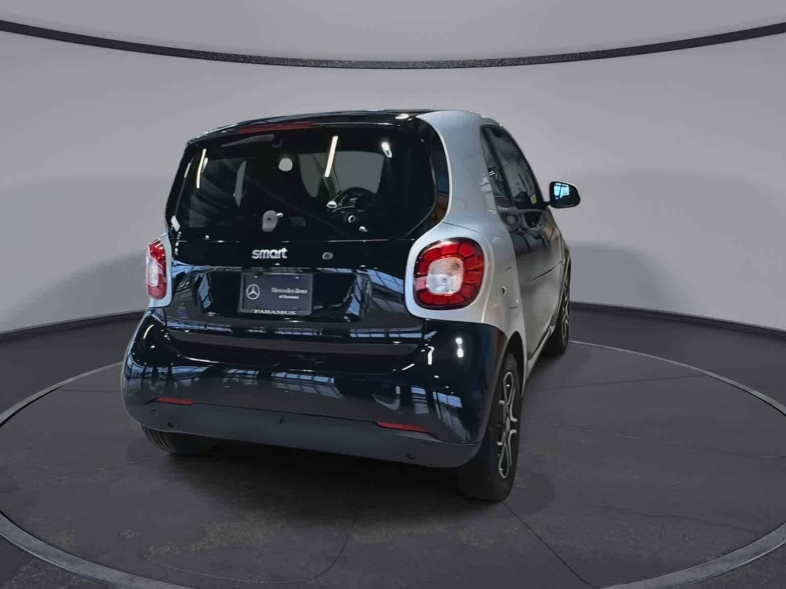 Thumbnail: 2018 smart fortwo - 9