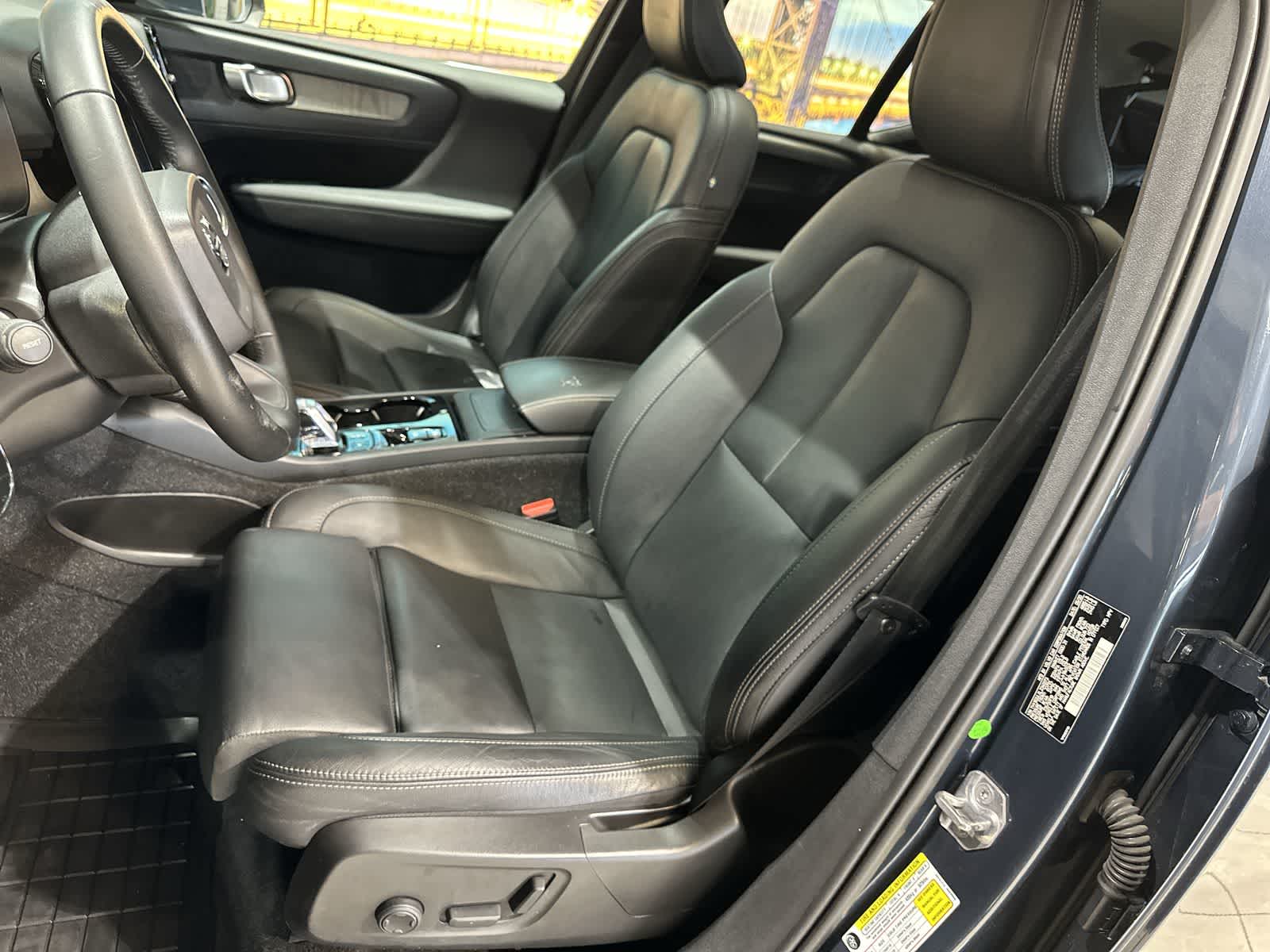 Thumbnail: 2020 Volvo XC40 - 23