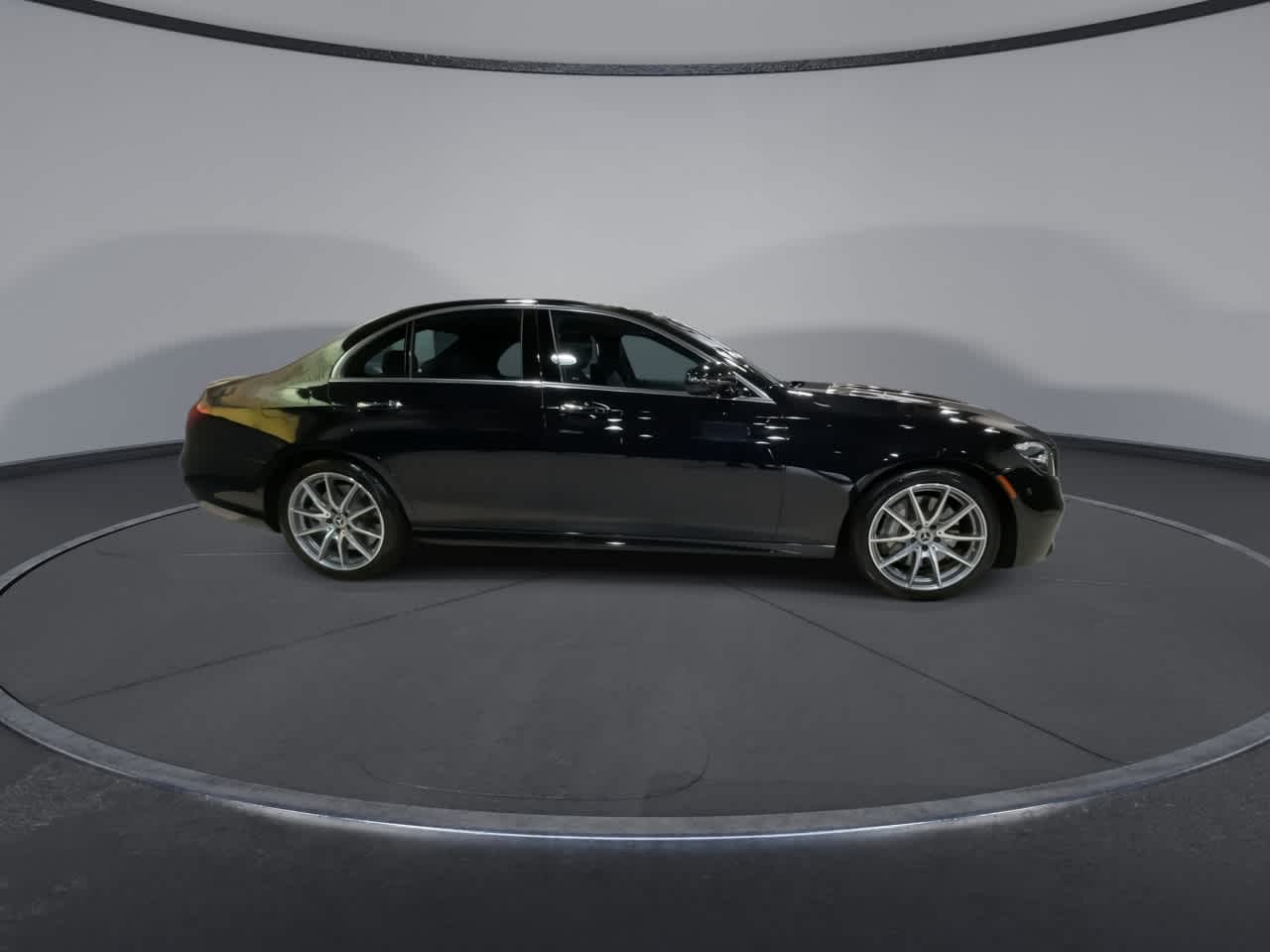 Thumbnail: 2022 Mercedes-Benz E-Class - 11