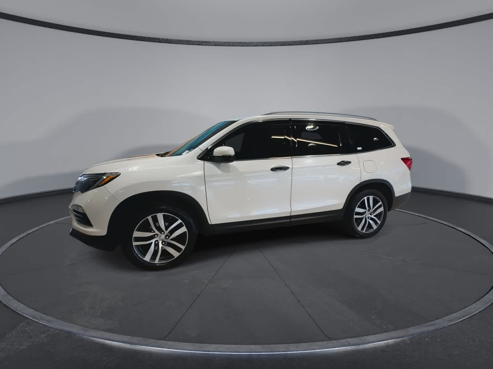 Thumbnail: 2017 Honda Pilot - 6