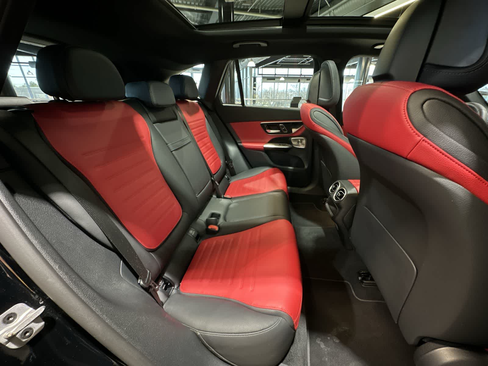 Thumbnail: 2025 Mercedes-Benz GLC - 25