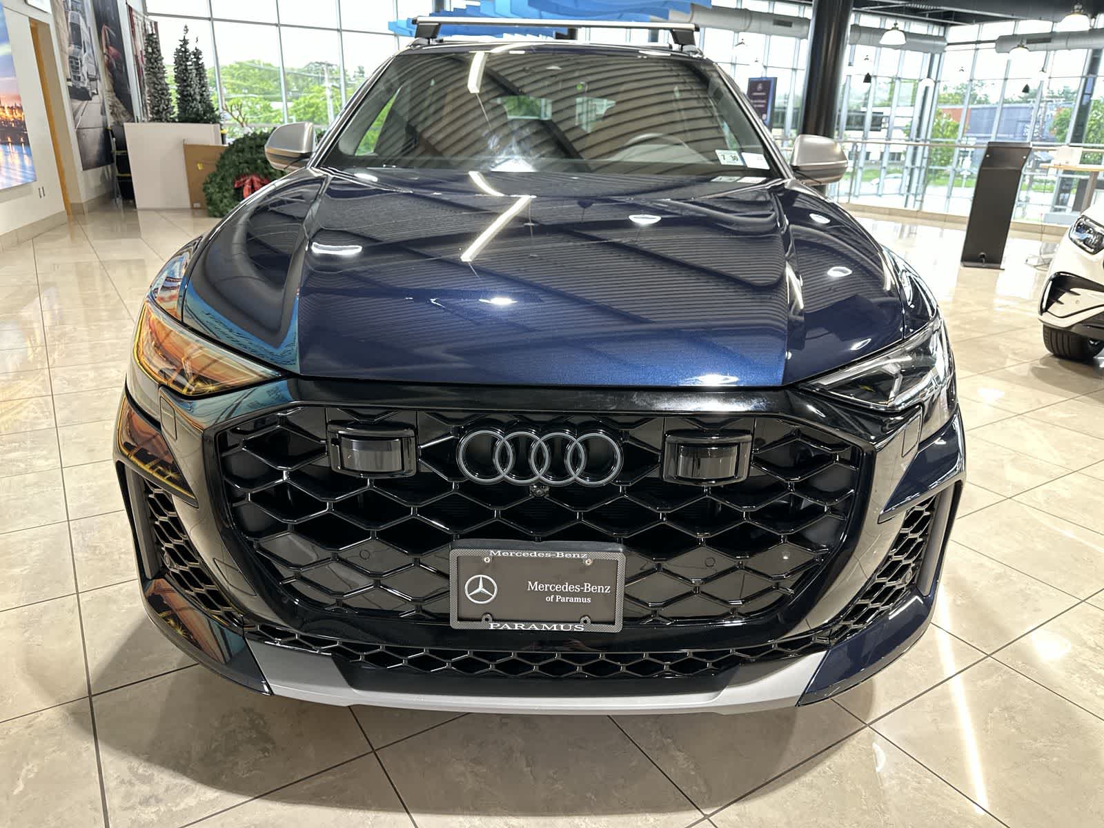 Thumbnail: 2025 Audi RS Q8 - 18