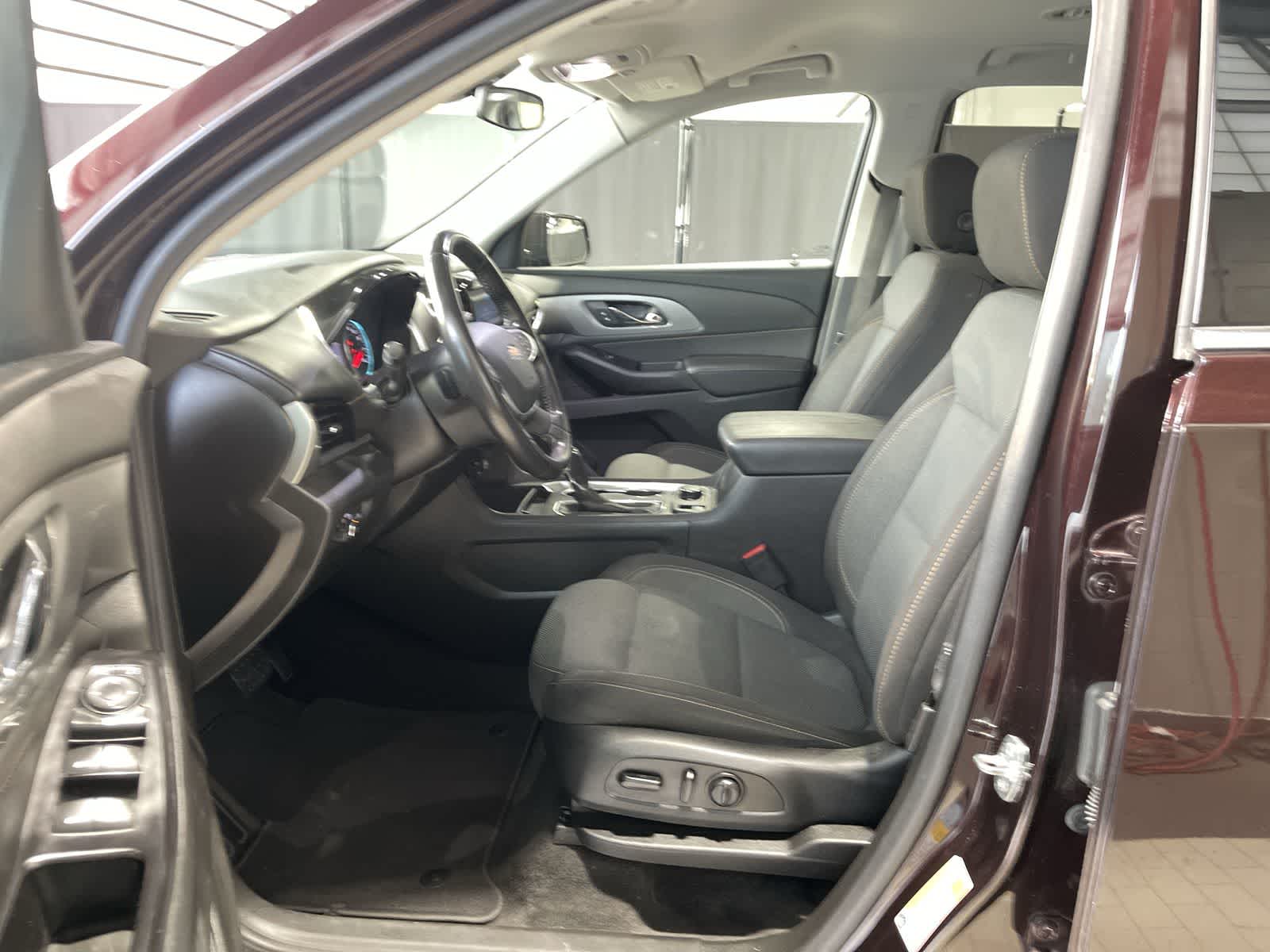 2020 Chevrolet Traverse LT 14