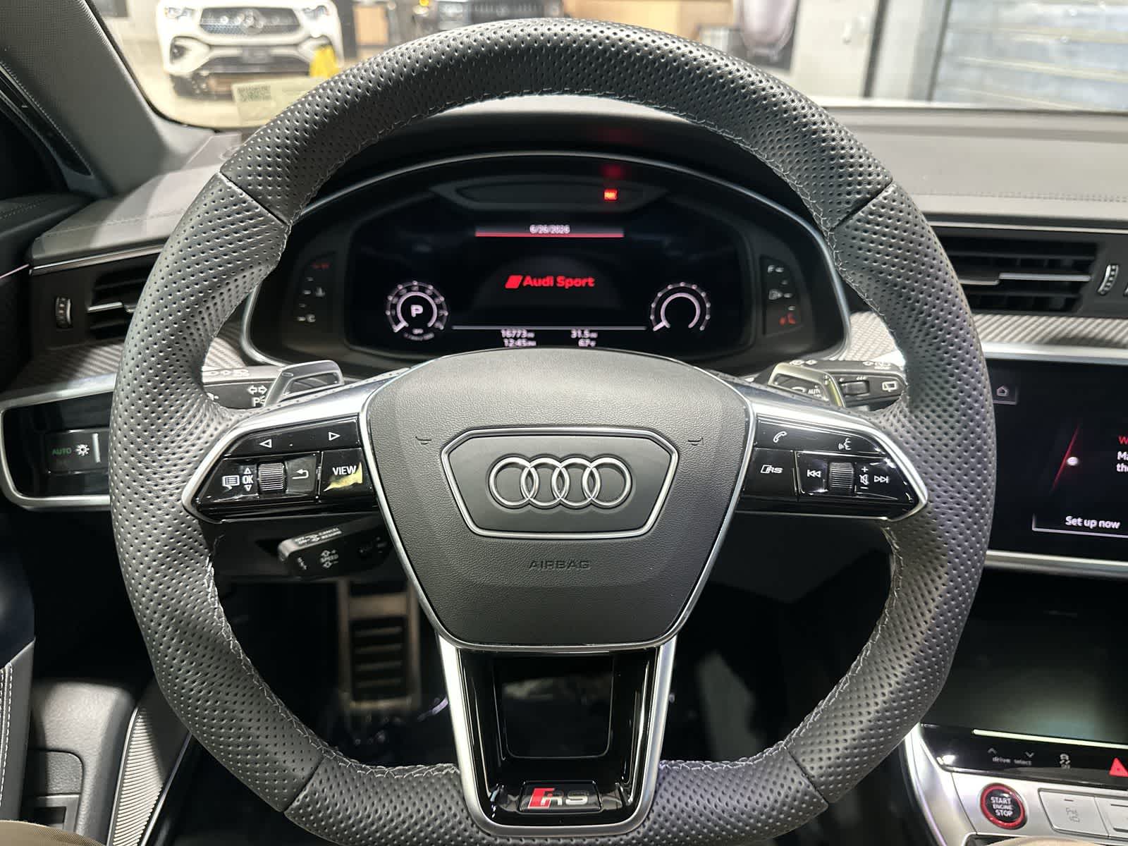 Thumbnail: 2023 Audi RS 6 - 27