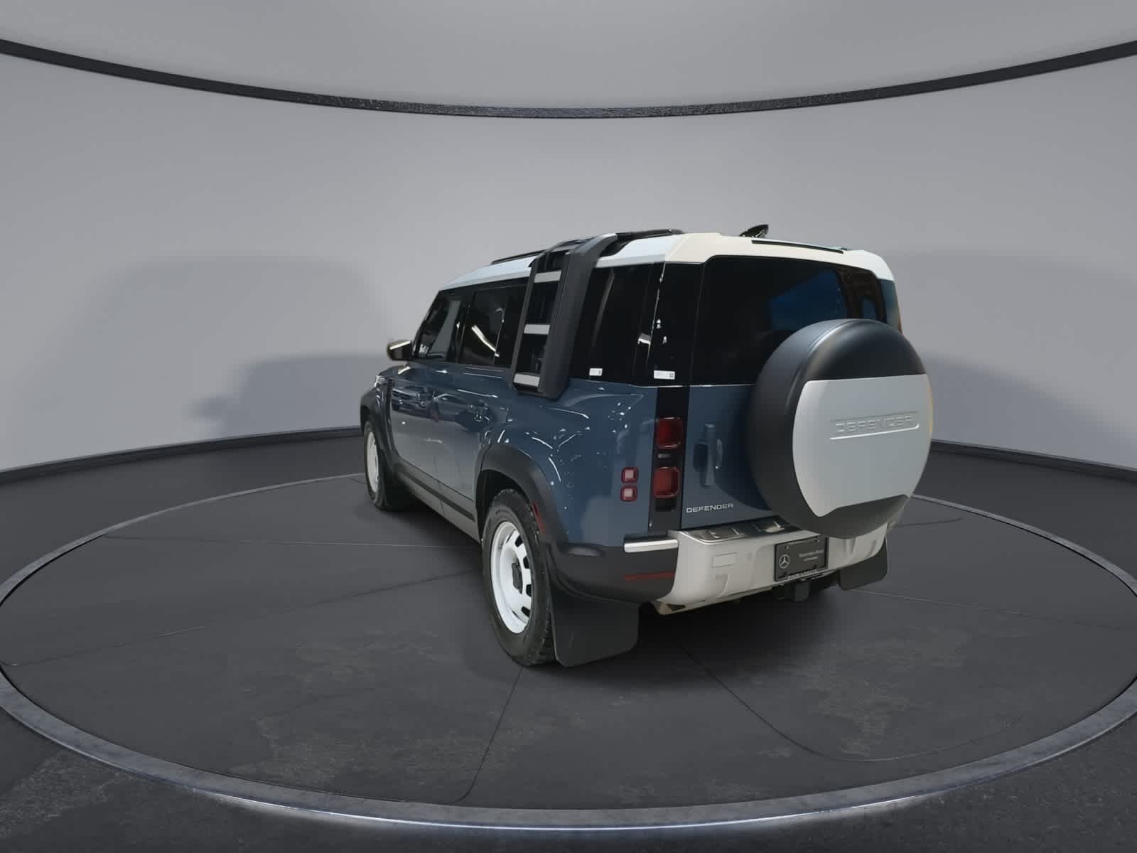 Thumbnail: 2020 Land Rover Defender - 9