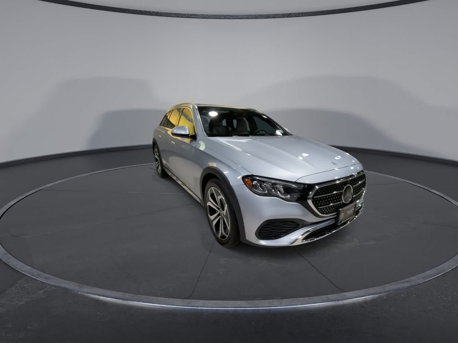 Thumbnail: 2025 Mercedes-Benz E-Class - 3