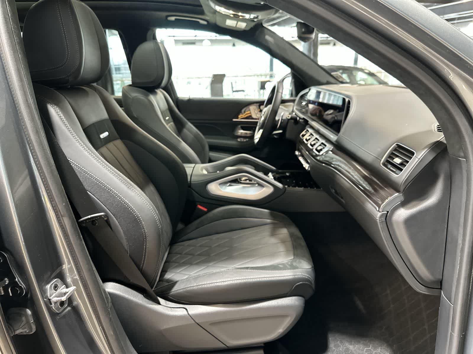 Thumbnail: 2023 Mercedes-Benz GL-Class - 26