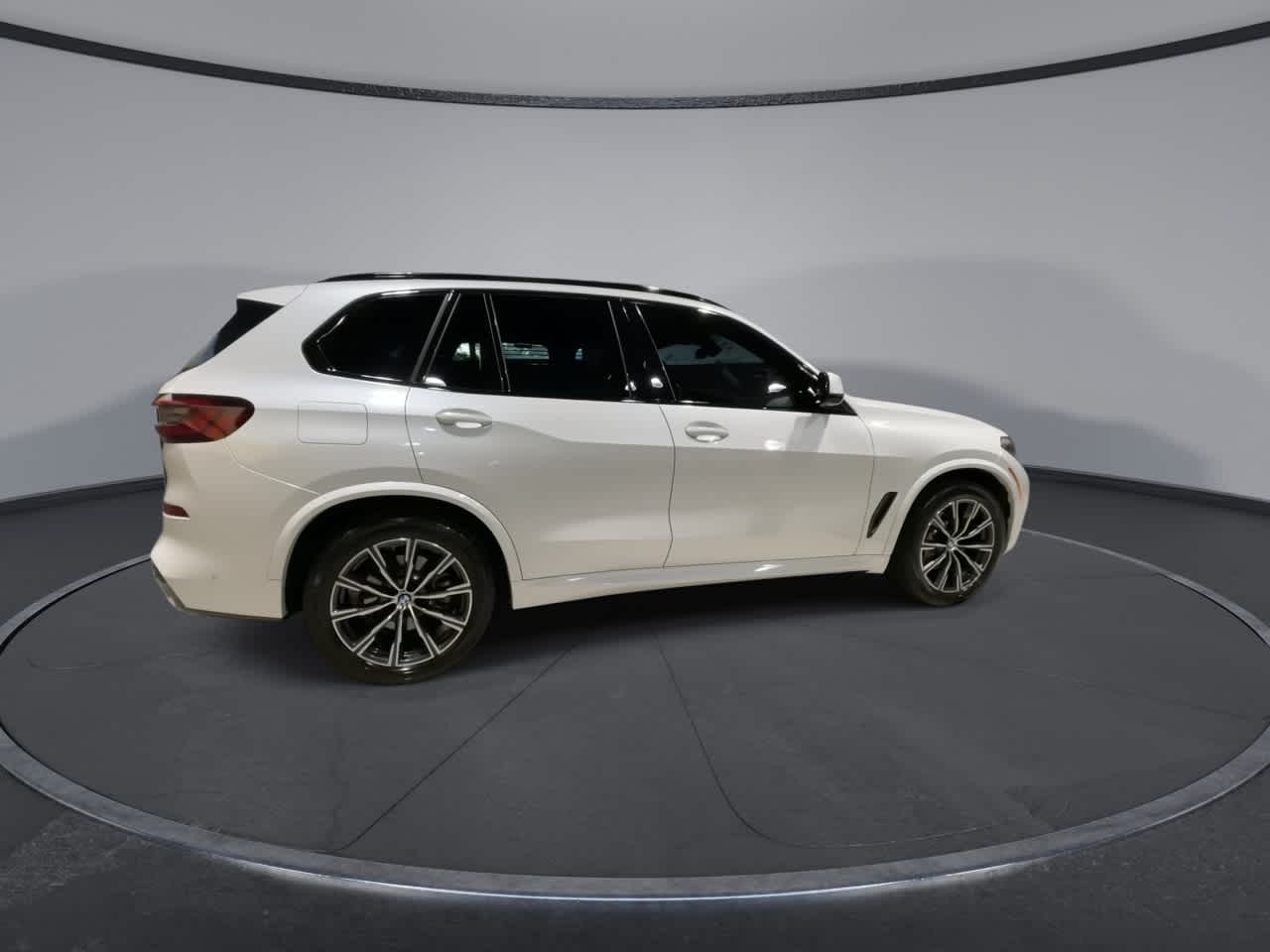 Thumbnail: 2023 BMW X5 - 11