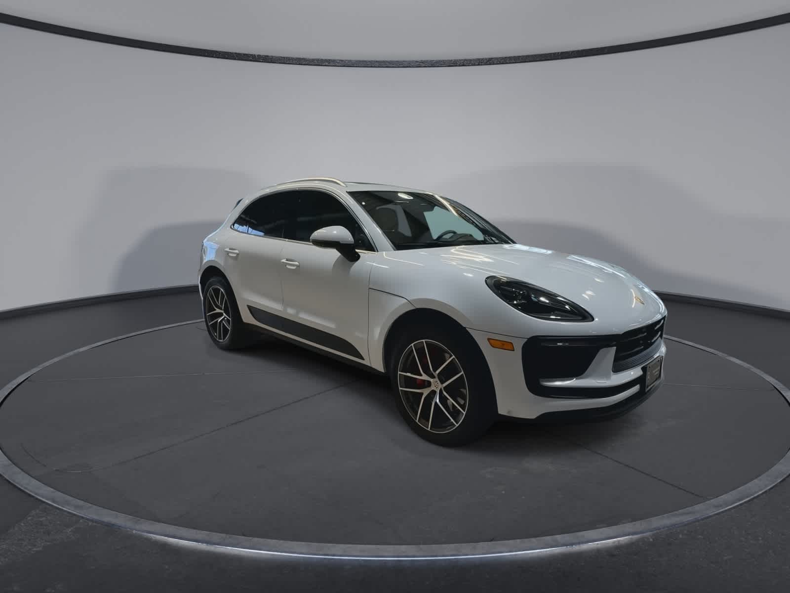 Thumbnail: 2023 Porsche Macan - 2
