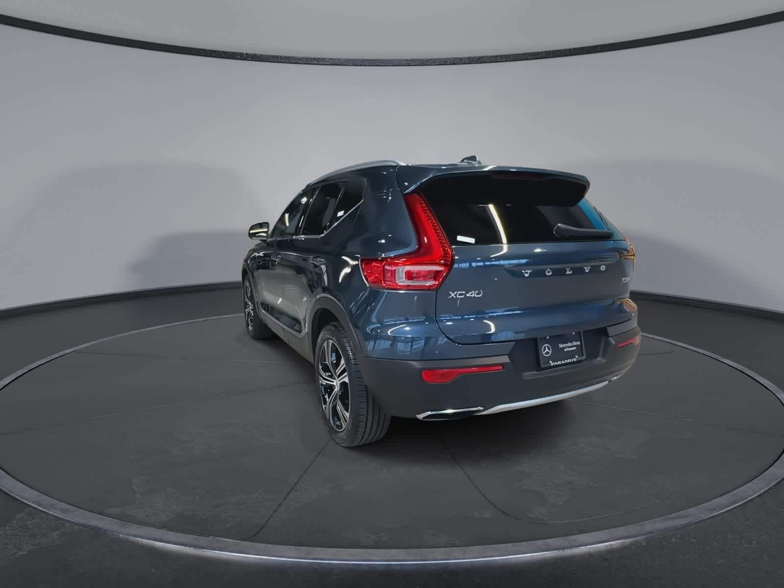 Thumbnail: 2020 Volvo XC40 - 9