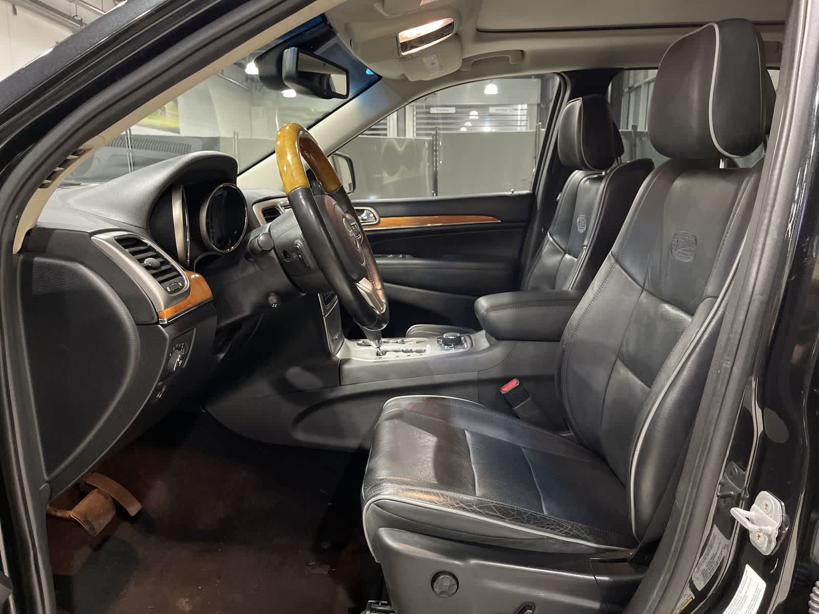 Thumbnail: 2011 Jeep Grand Cherokee - 14