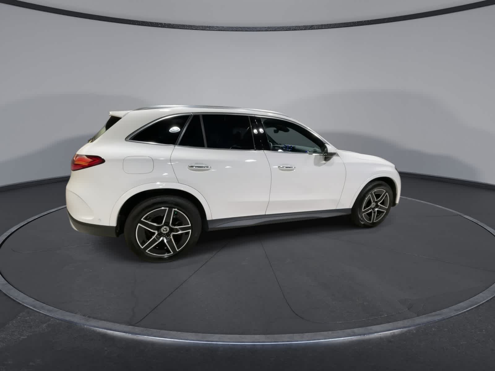 Thumbnail: 2025 Mercedes-Benz GLC - 12