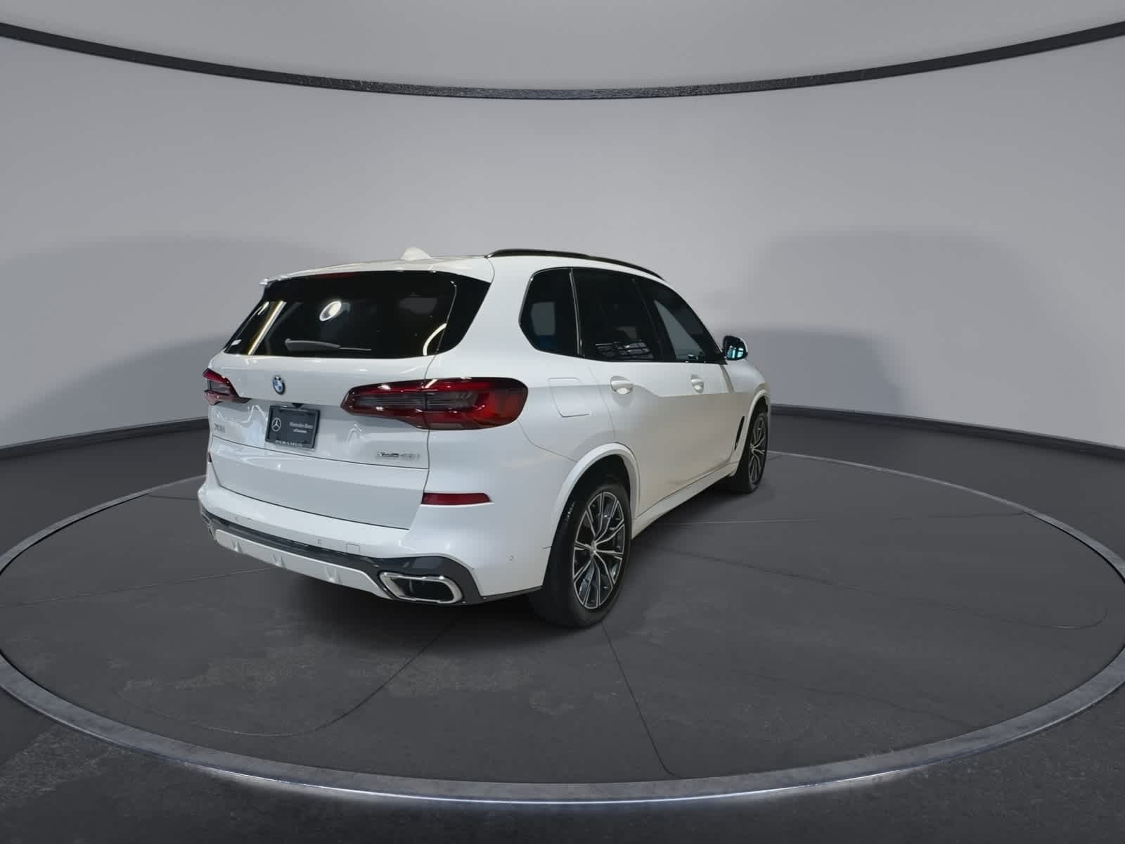 Thumbnail: 2021 BMW X5 - 11