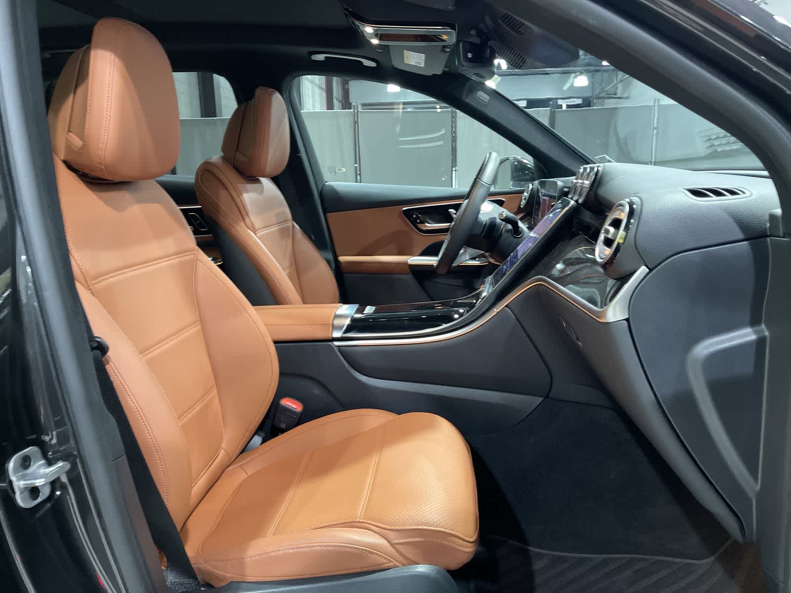 Thumbnail: 2025 Mercedes-Benz GLC - 26