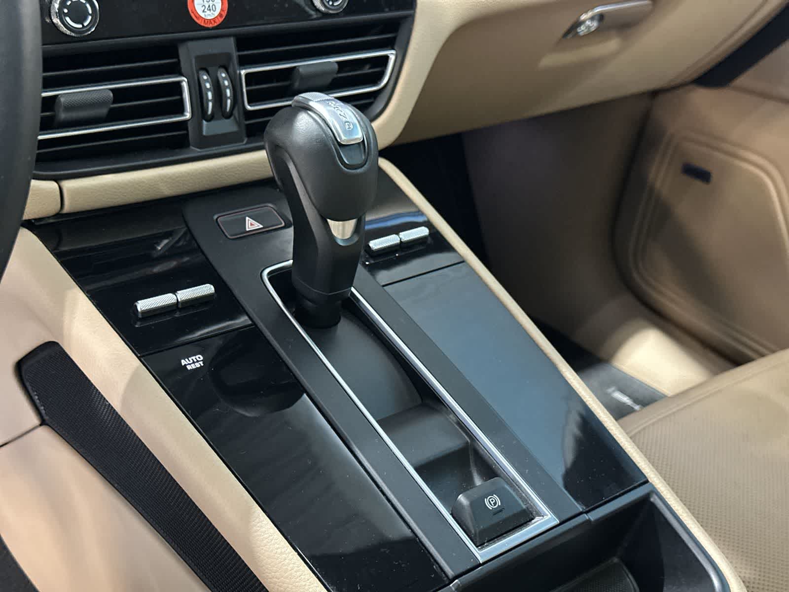 Thumbnail: 2022 Porsche Macan - 29