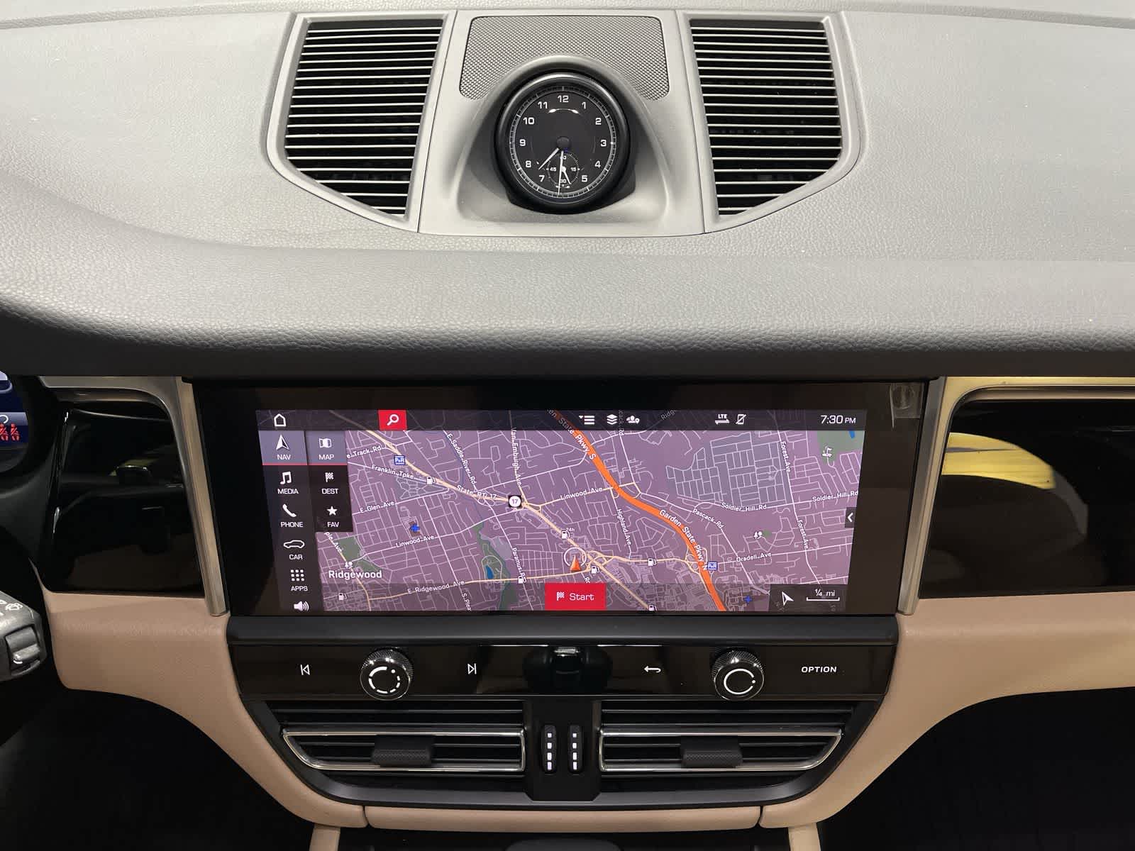 Thumbnail: 2024 Porsche Macan - 28