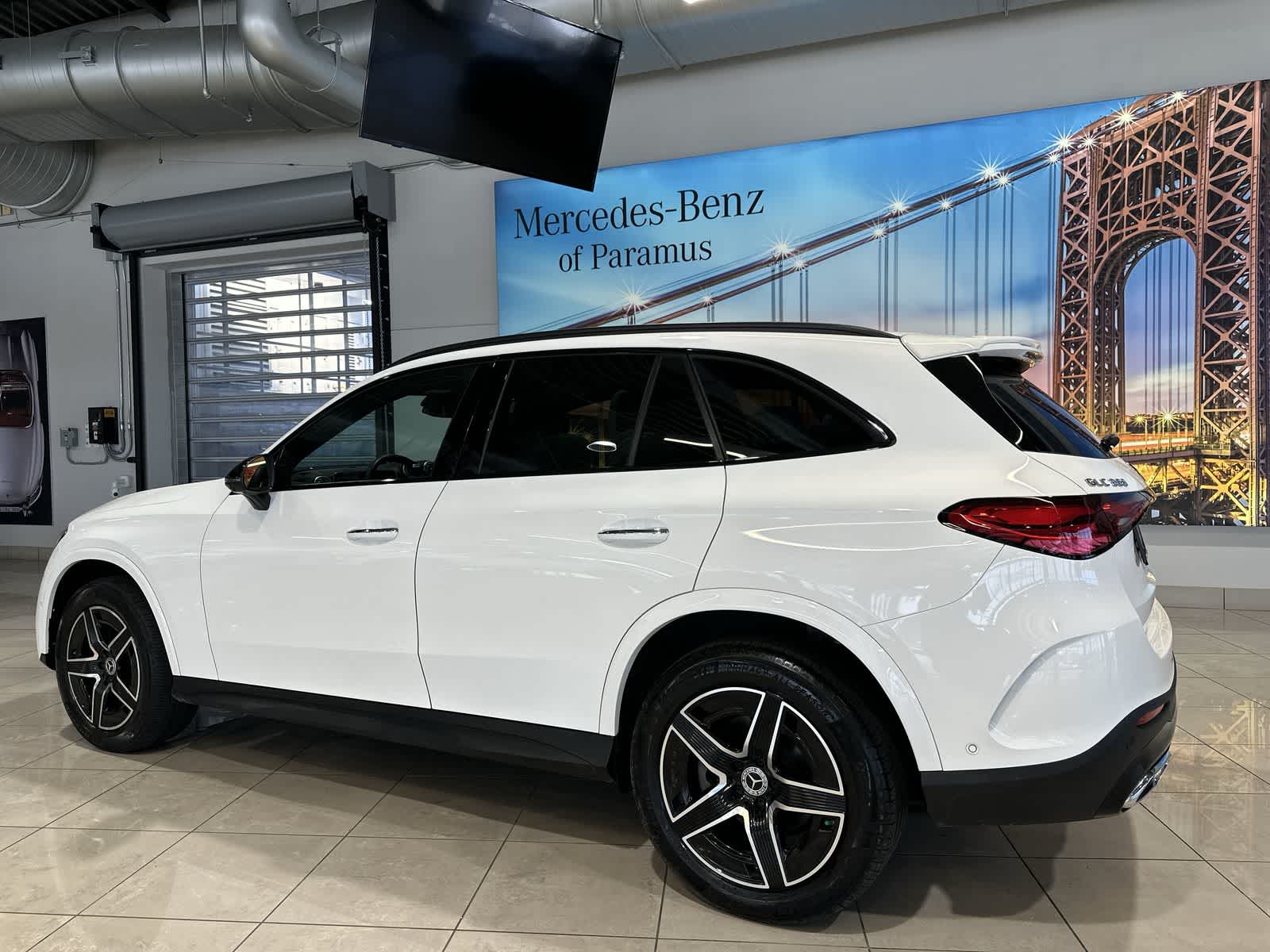 Thumbnail: 2025 Mercedes-Benz GLC - 16