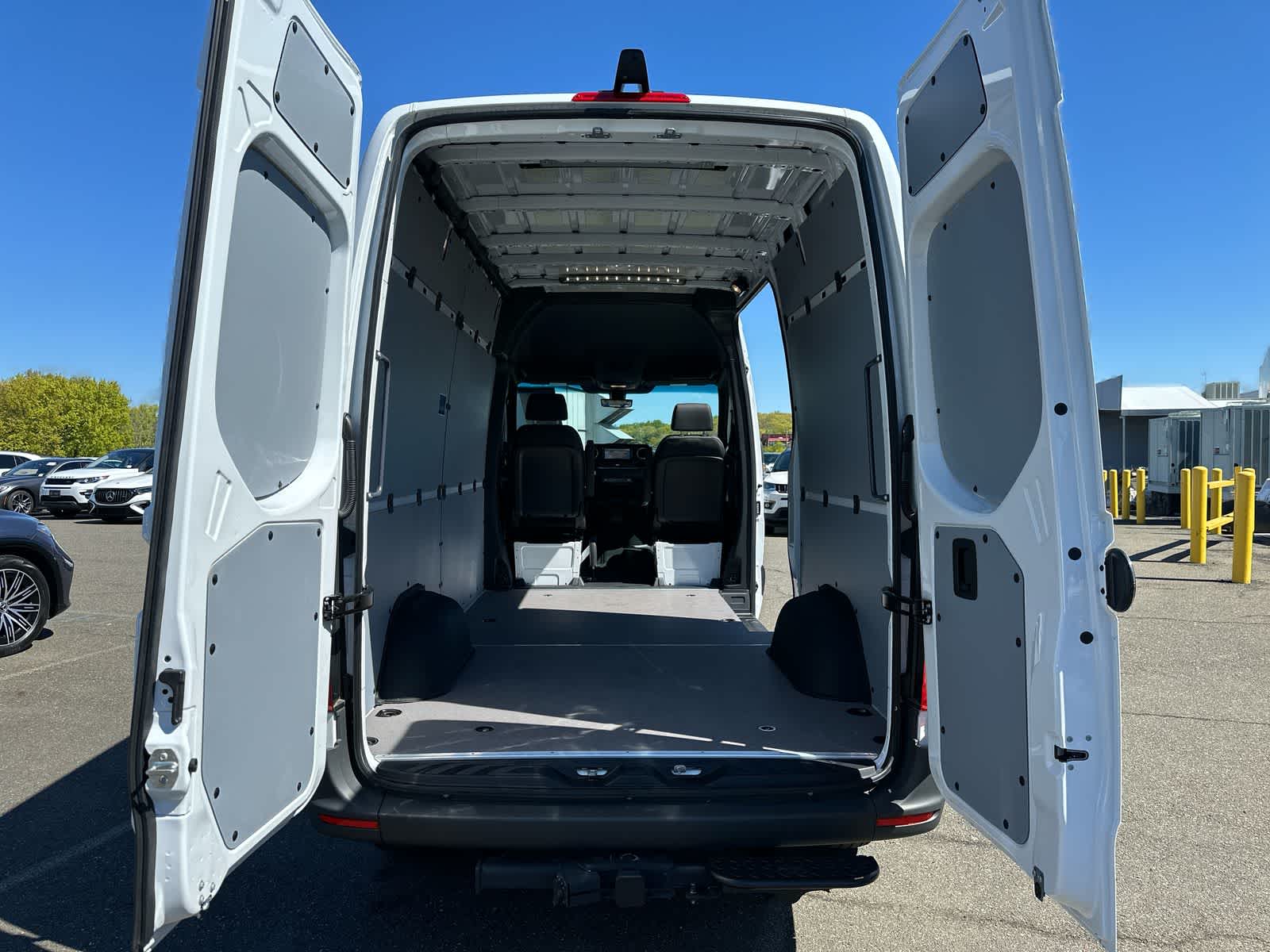 Thumbnail: 2025 Mercedes-Benz Sprinter - 31