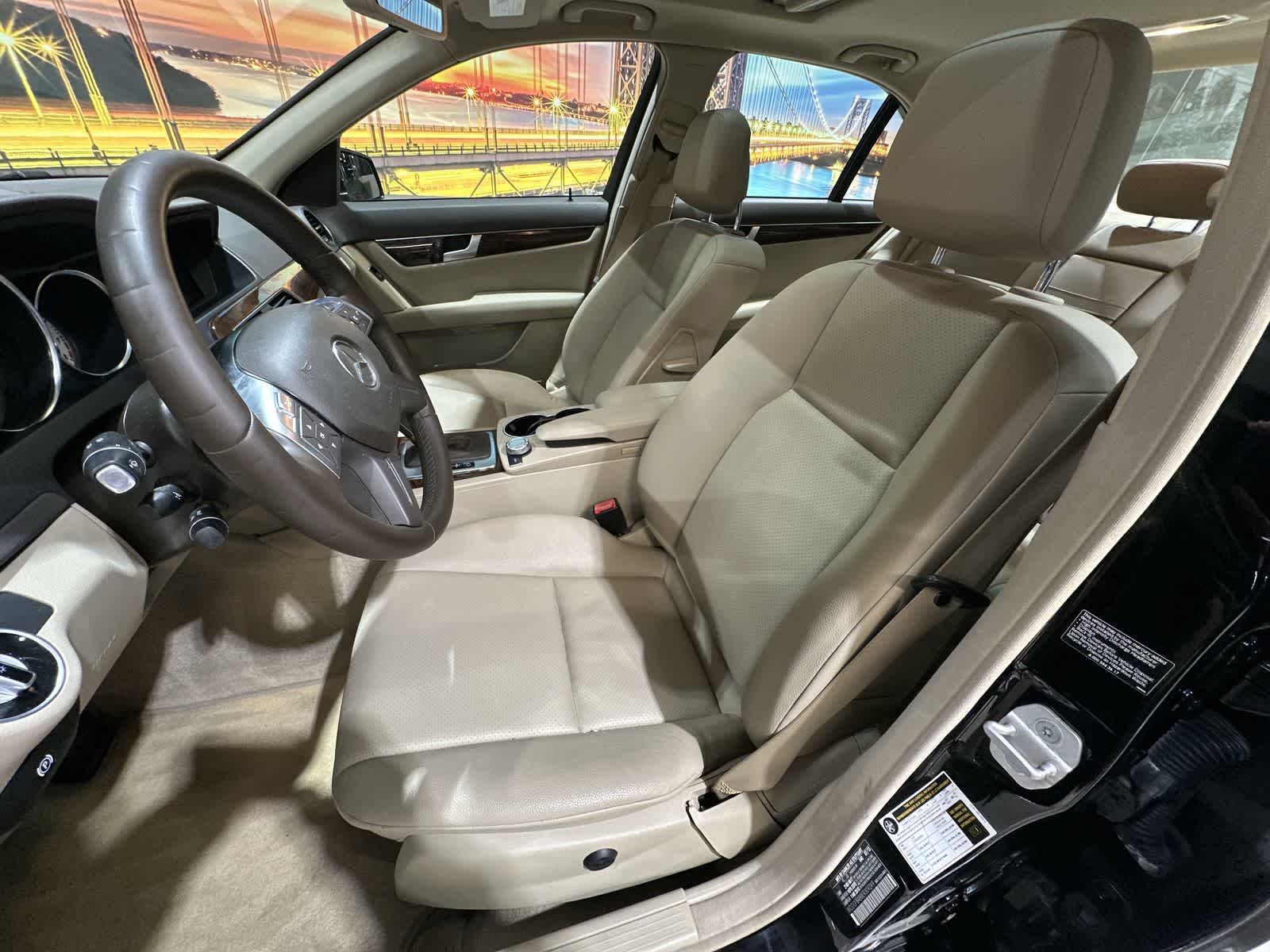 Thumbnail: 2014 Mercedes-Benz C-Class - 23