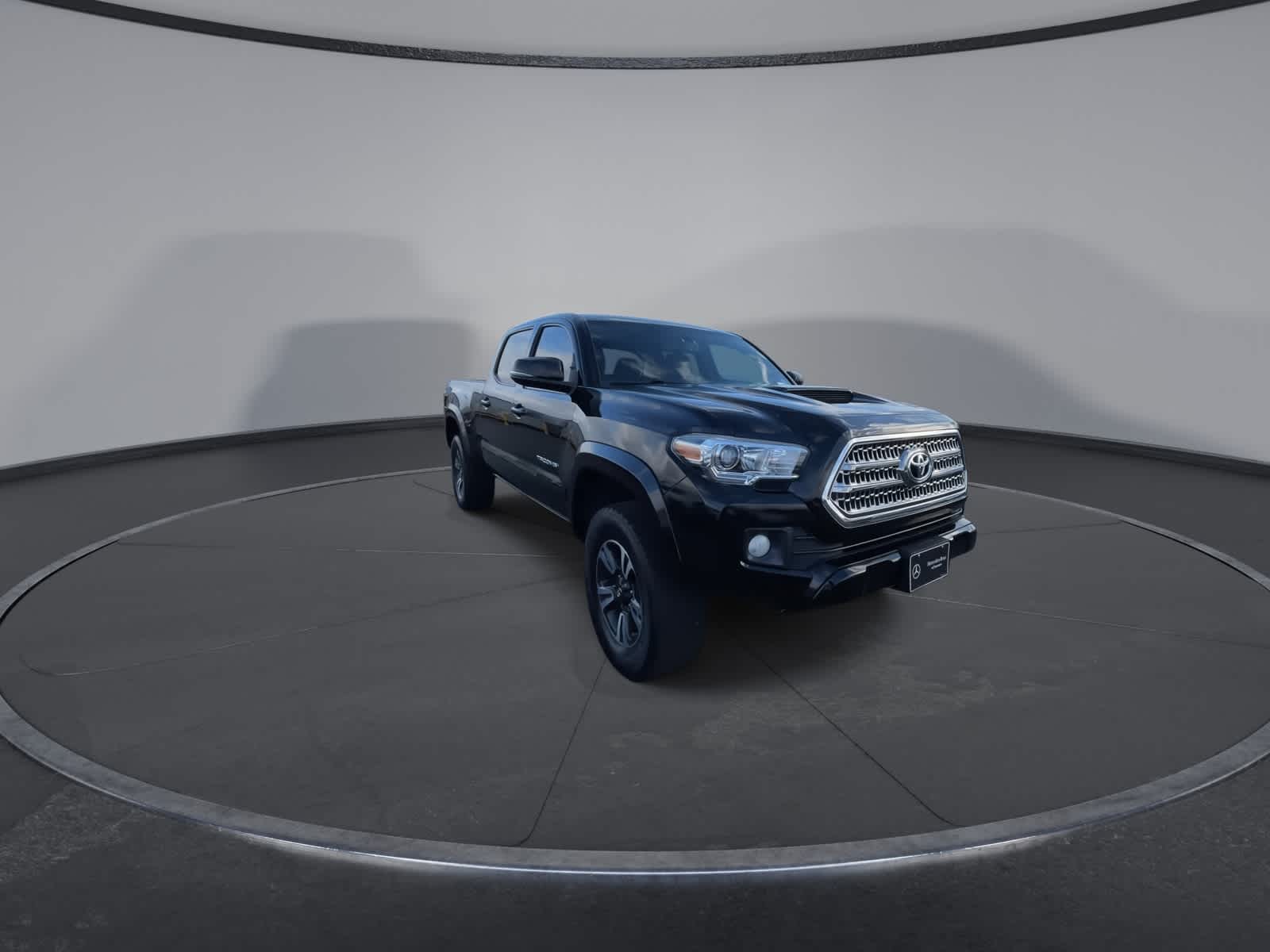 Thumbnail: 2016 Toyota Tacoma - 3