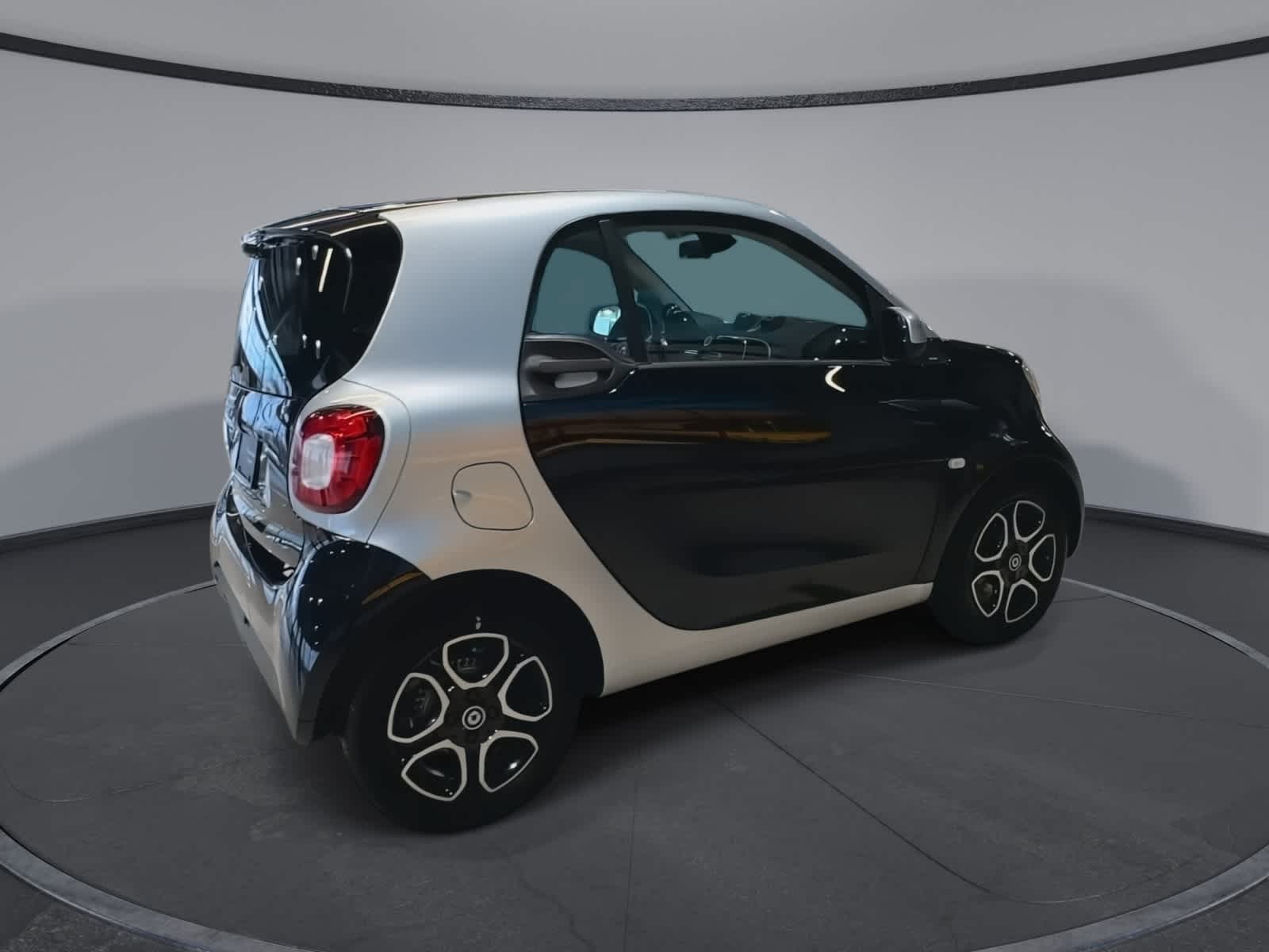 Thumbnail: 2018 smart fortwo - 10