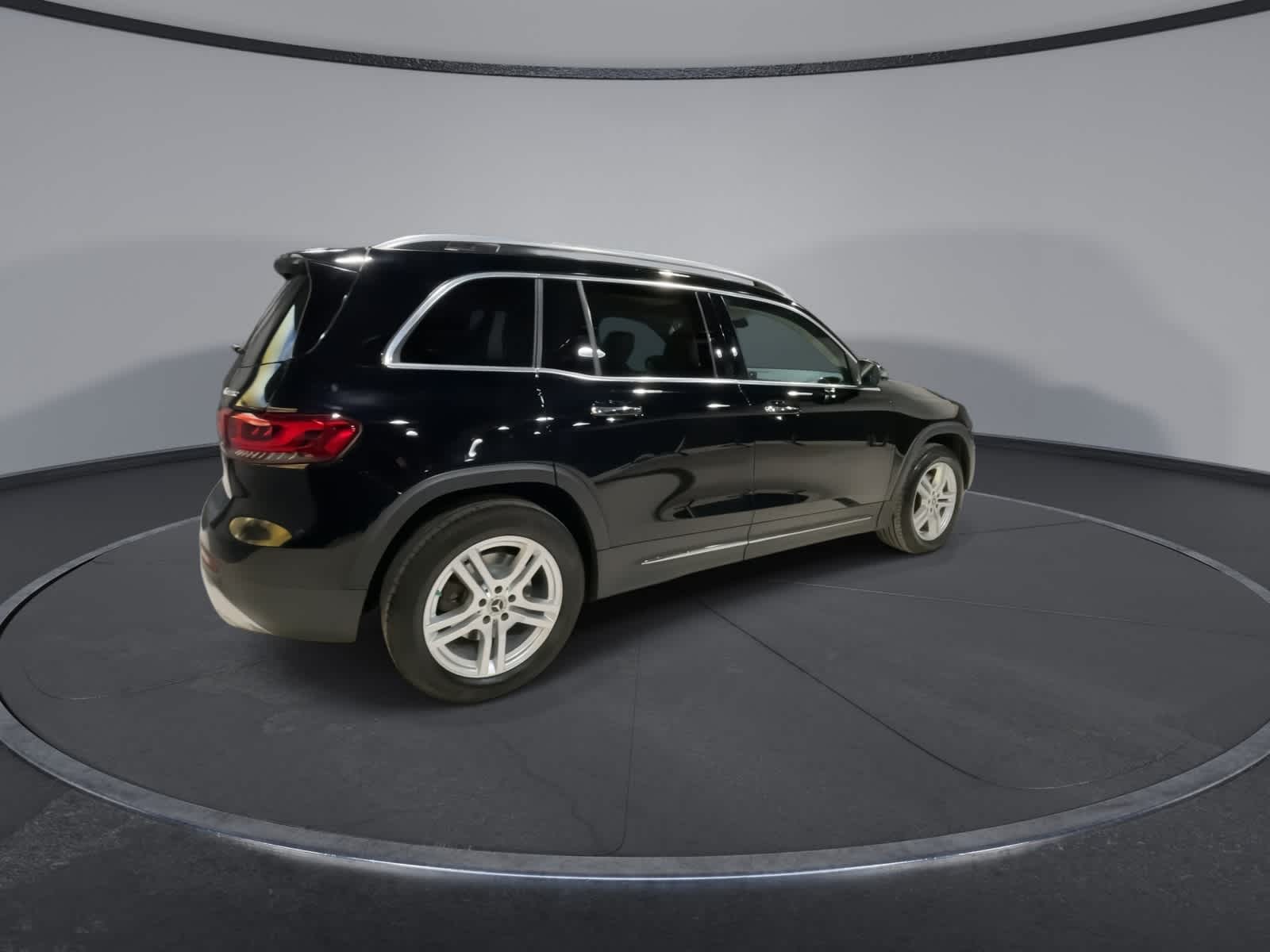 Thumbnail: 2023 Mercedes-Benz GLB - 12