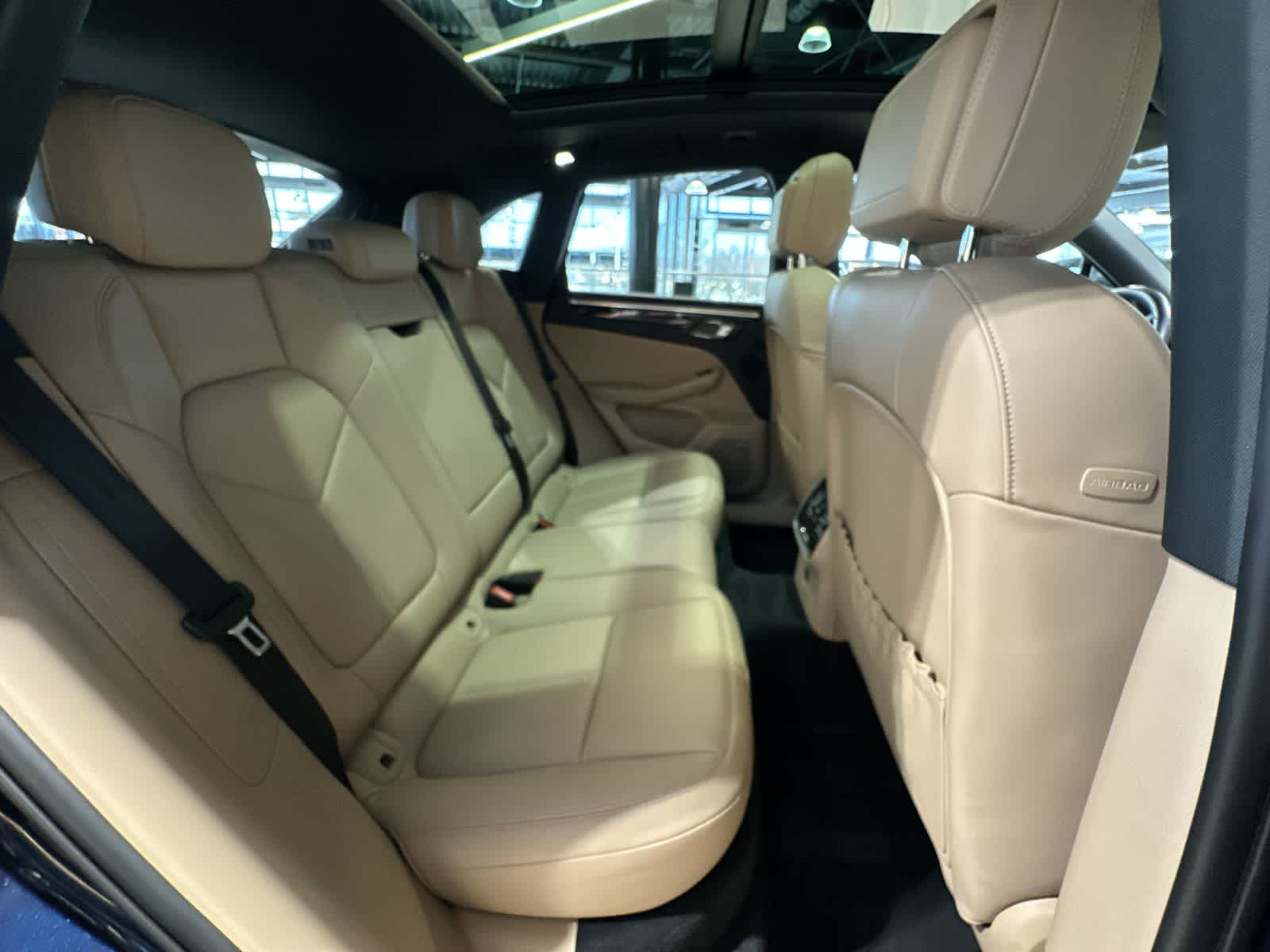 Thumbnail: 2022 Porsche Macan - 25