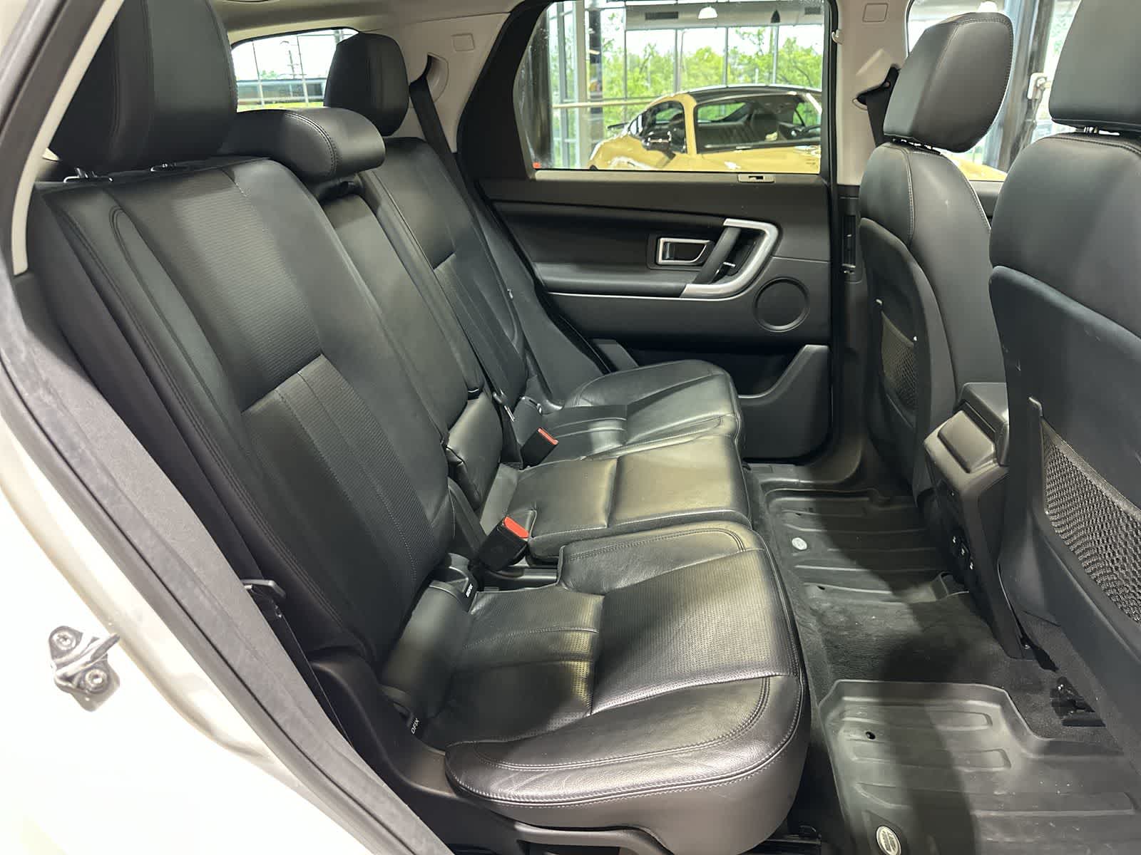 Thumbnail: 2017 Land Rover Discovery Sport - 25