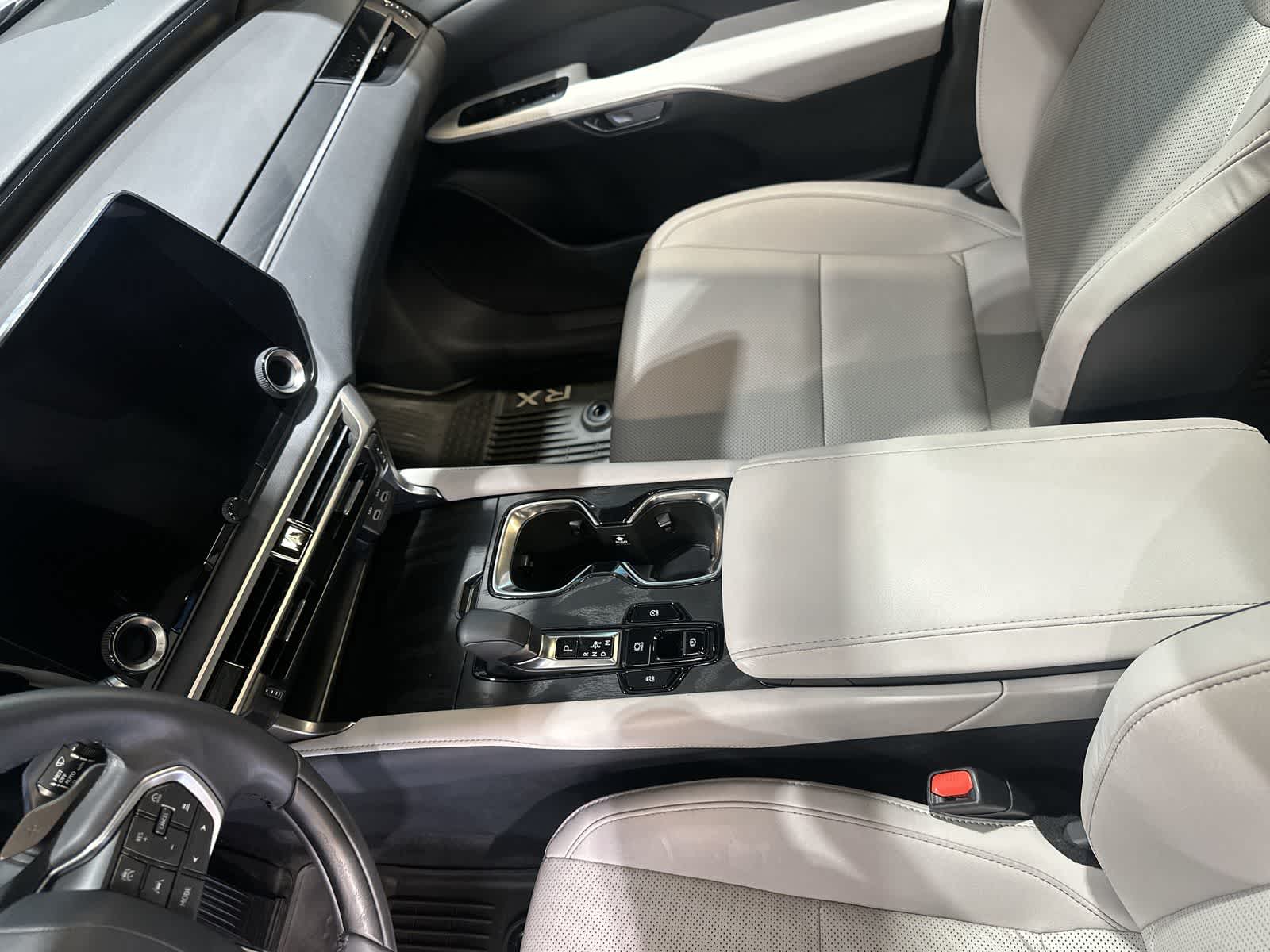 Thumbnail: 2023 Lexus RX - 28