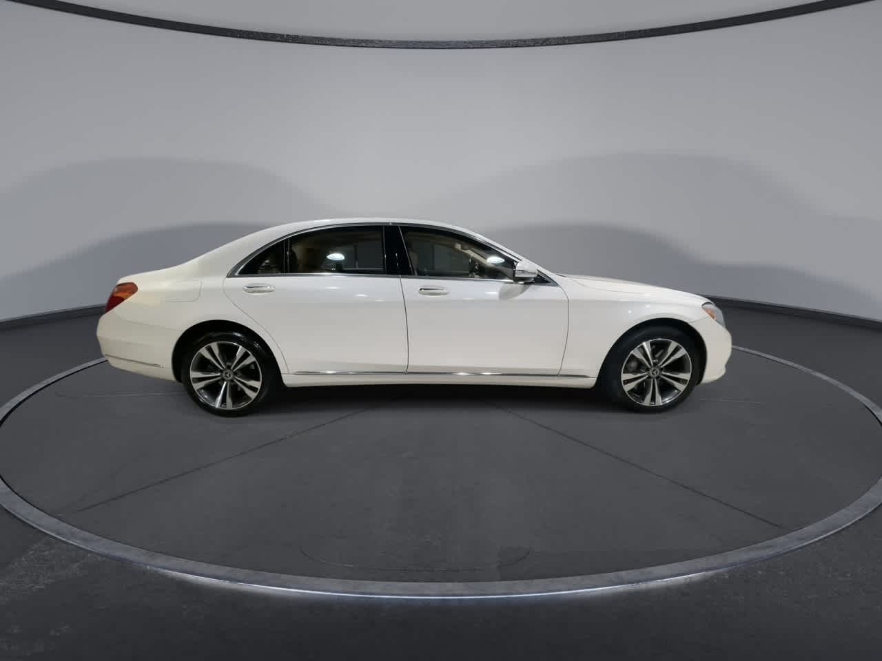 Thumbnail: 2017 Mercedes-Benz S-Class - 12