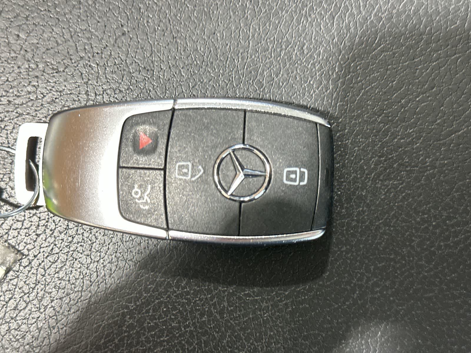 Thumbnail: 2022 Mercedes-Benz GLB - 32