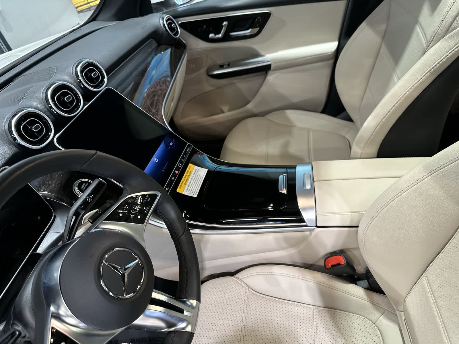 Thumbnail: 2026 Mercedes-Benz GLC - 28