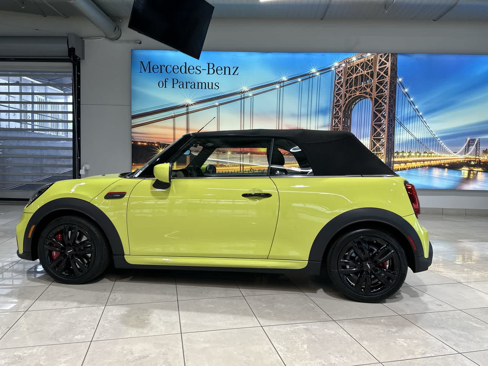 Thumbnail: 2023 MINI Cooper Convertible - 15