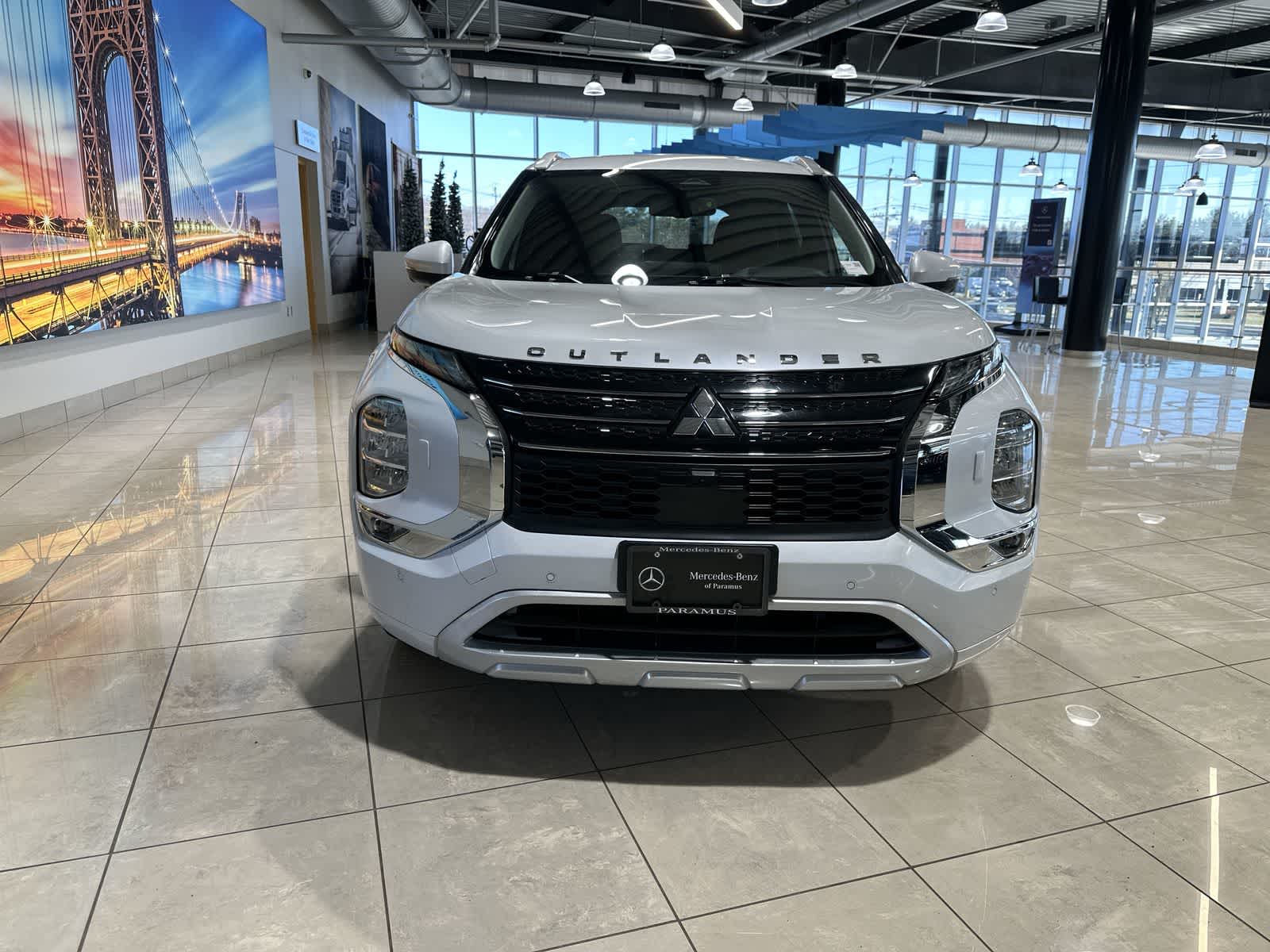 Thumbnail: 2022 Mitsubishi Outlander - 18