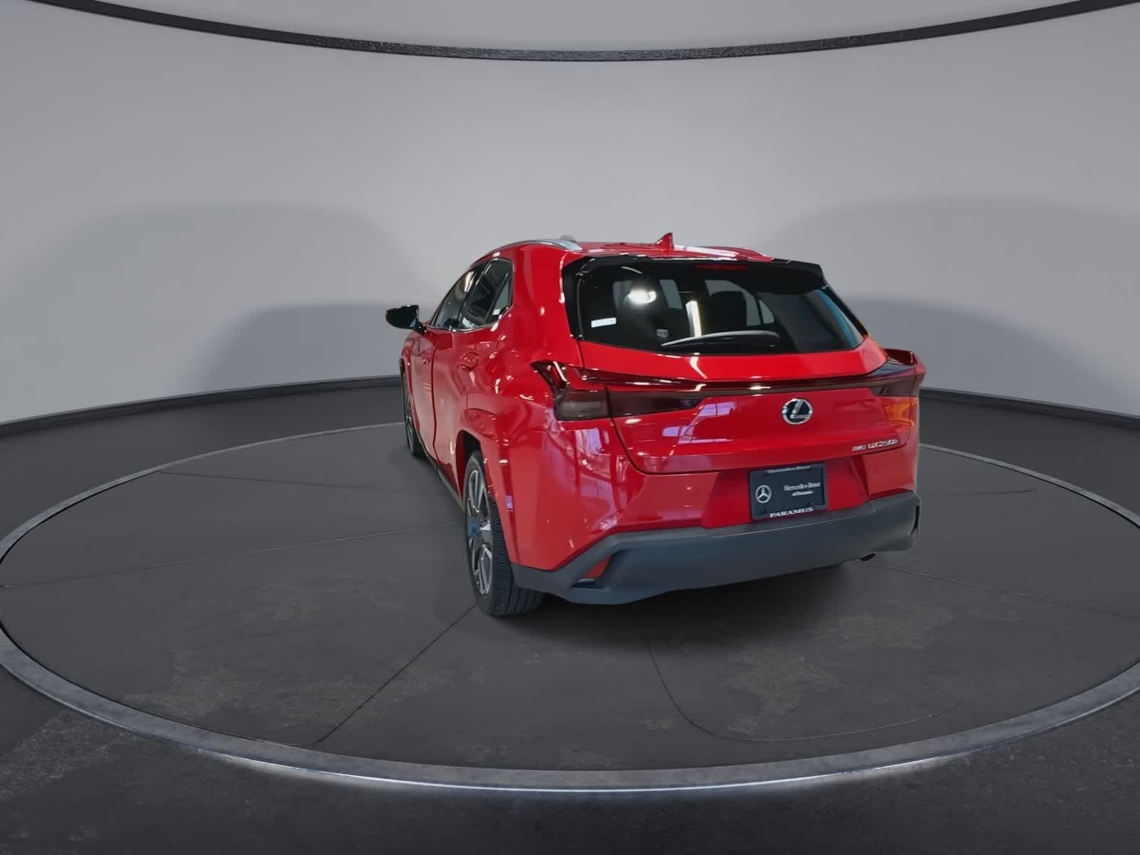 Thumbnail: 2023 Lexus UX - 9