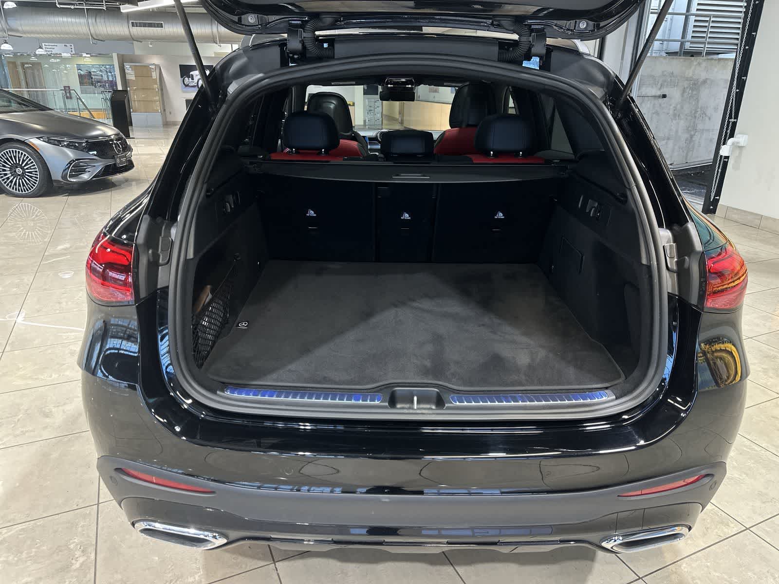 Thumbnail: 2025 Mercedes-Benz GLC - 31