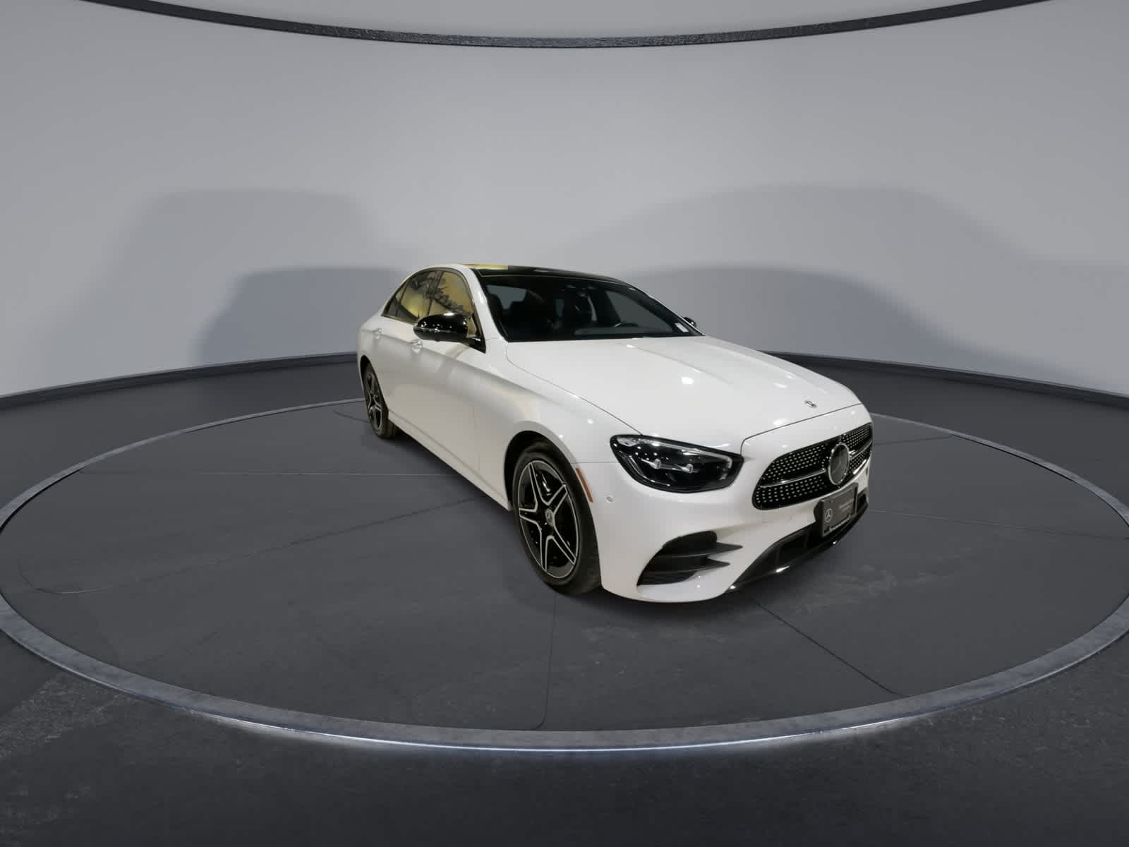 Thumbnail: 2023 Mercedes-Benz E-Class - 3