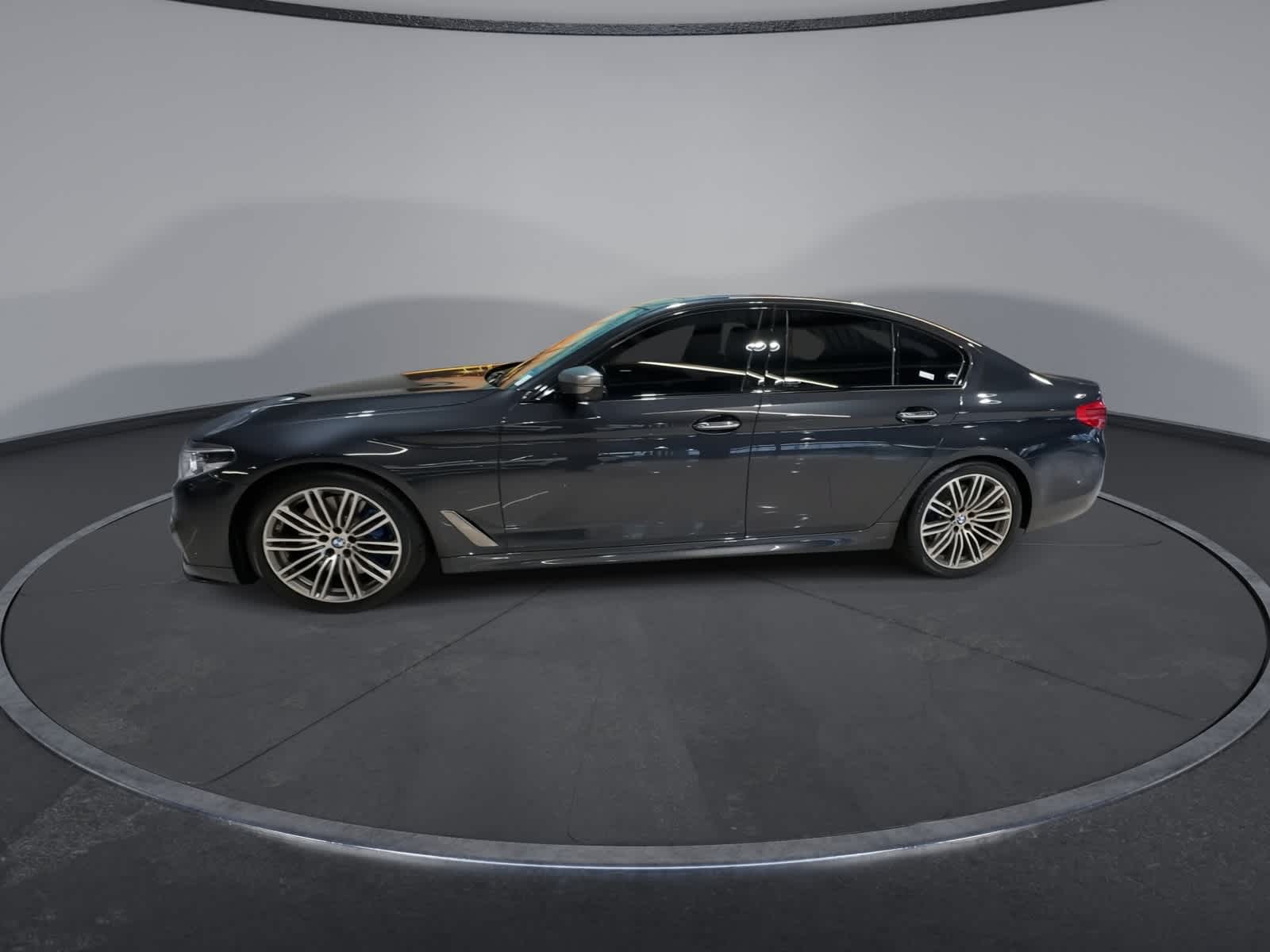 Thumbnail: 2018 BMW 5 Series - 5