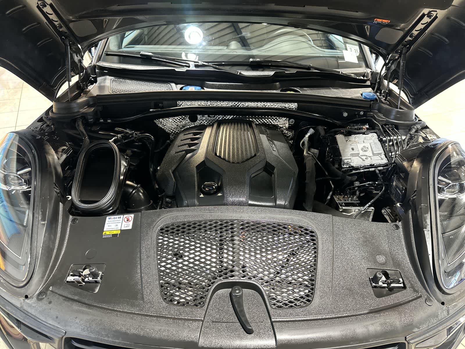 Thumbnail: 2023 Porsche Macan - 21