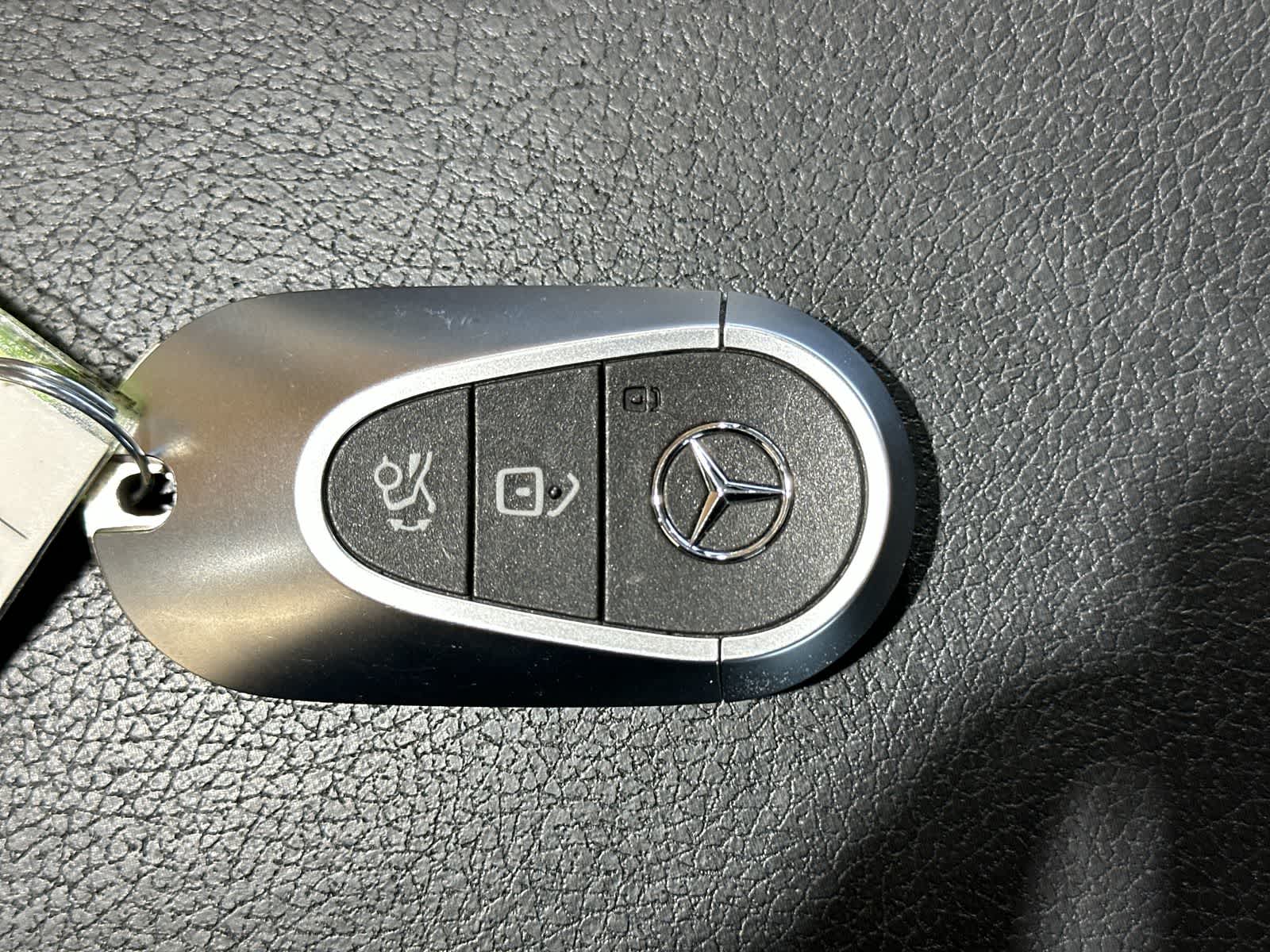 Thumbnail: 2022 Mercedes-Benz C-Class - 32