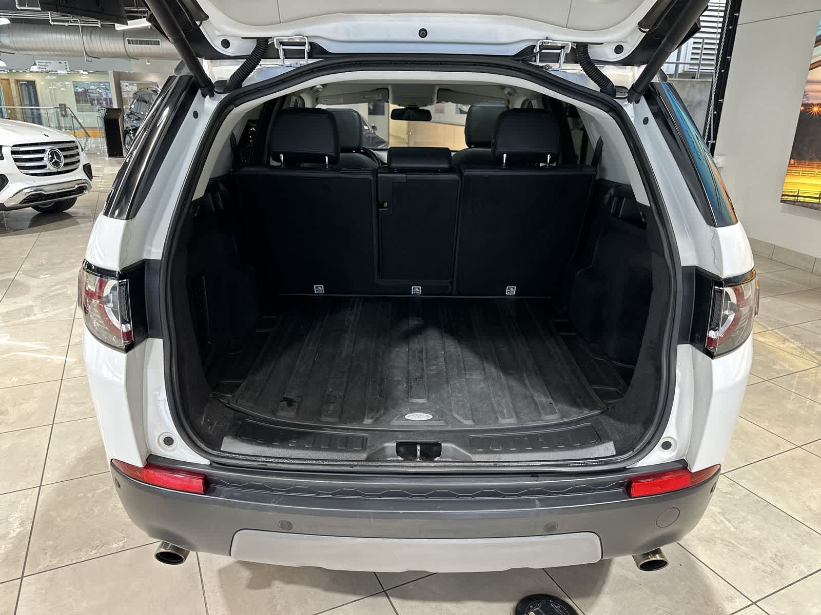 Thumbnail: 2017 Land Rover Discovery Sport - 31