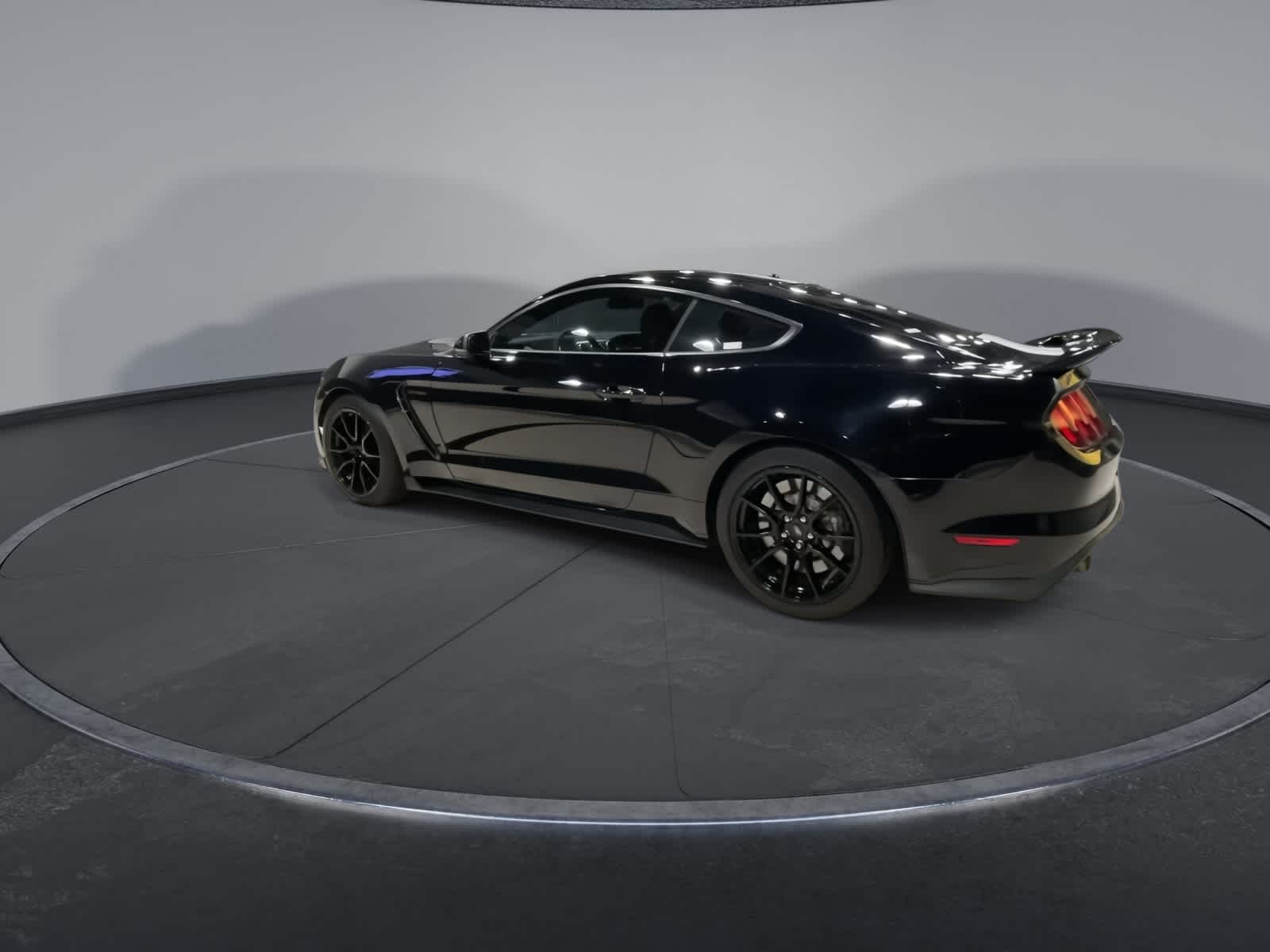 Thumbnail: 2019 Ford Econoline - 8