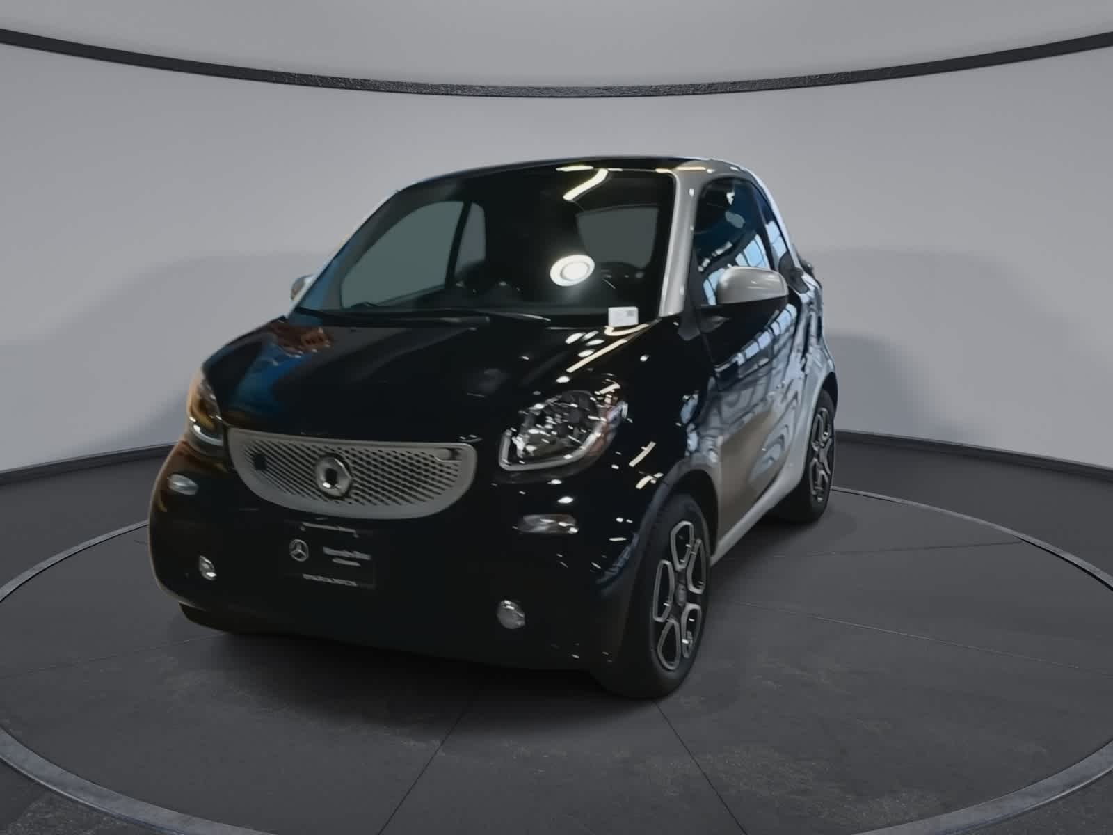 Thumbnail: 2018 smart fortwo - 3