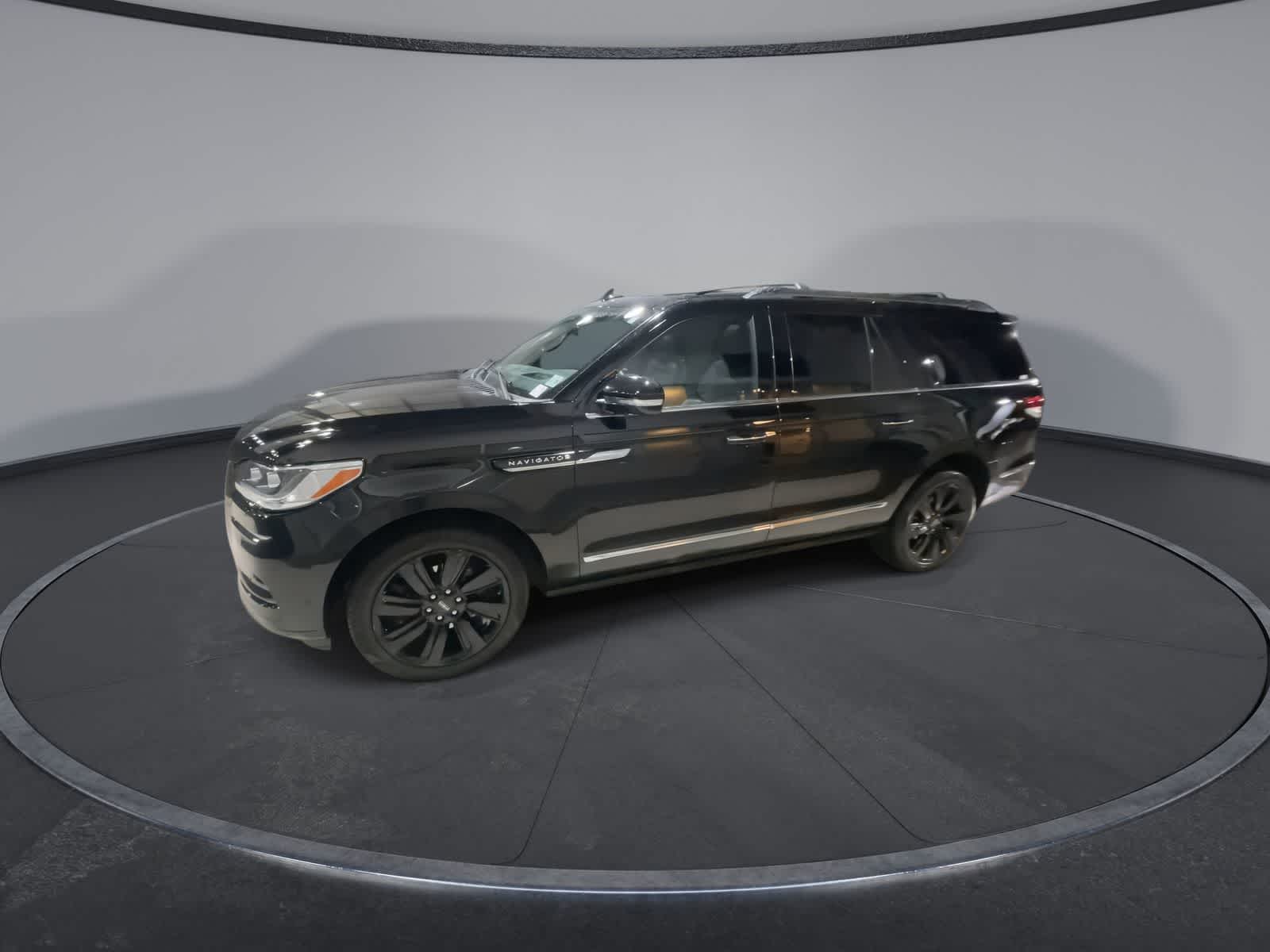 Thumbnail: 2023 Lincoln Navigator L - 6