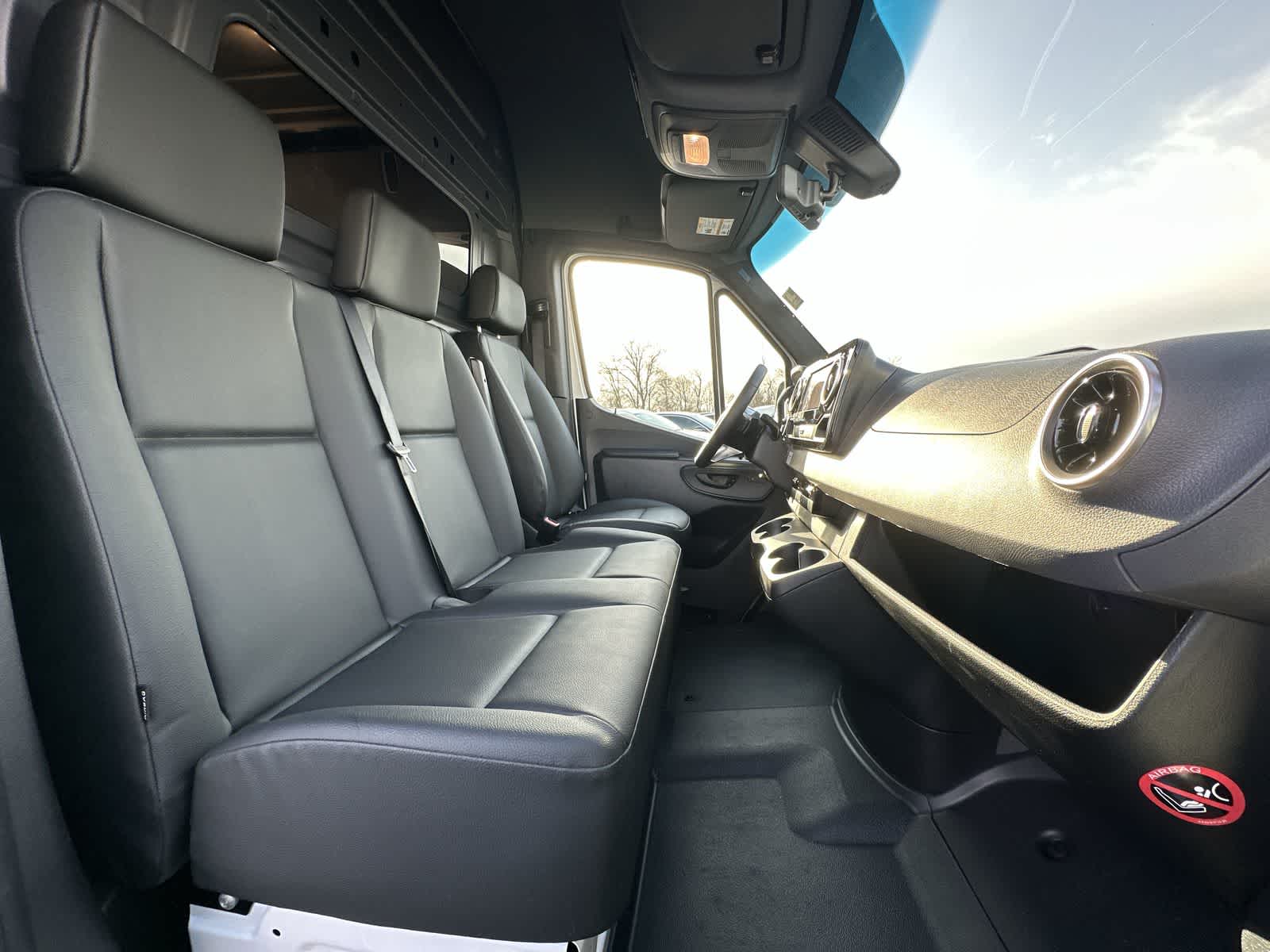 Thumbnail: 2025 Mercedes-Benz Sprinter - 25